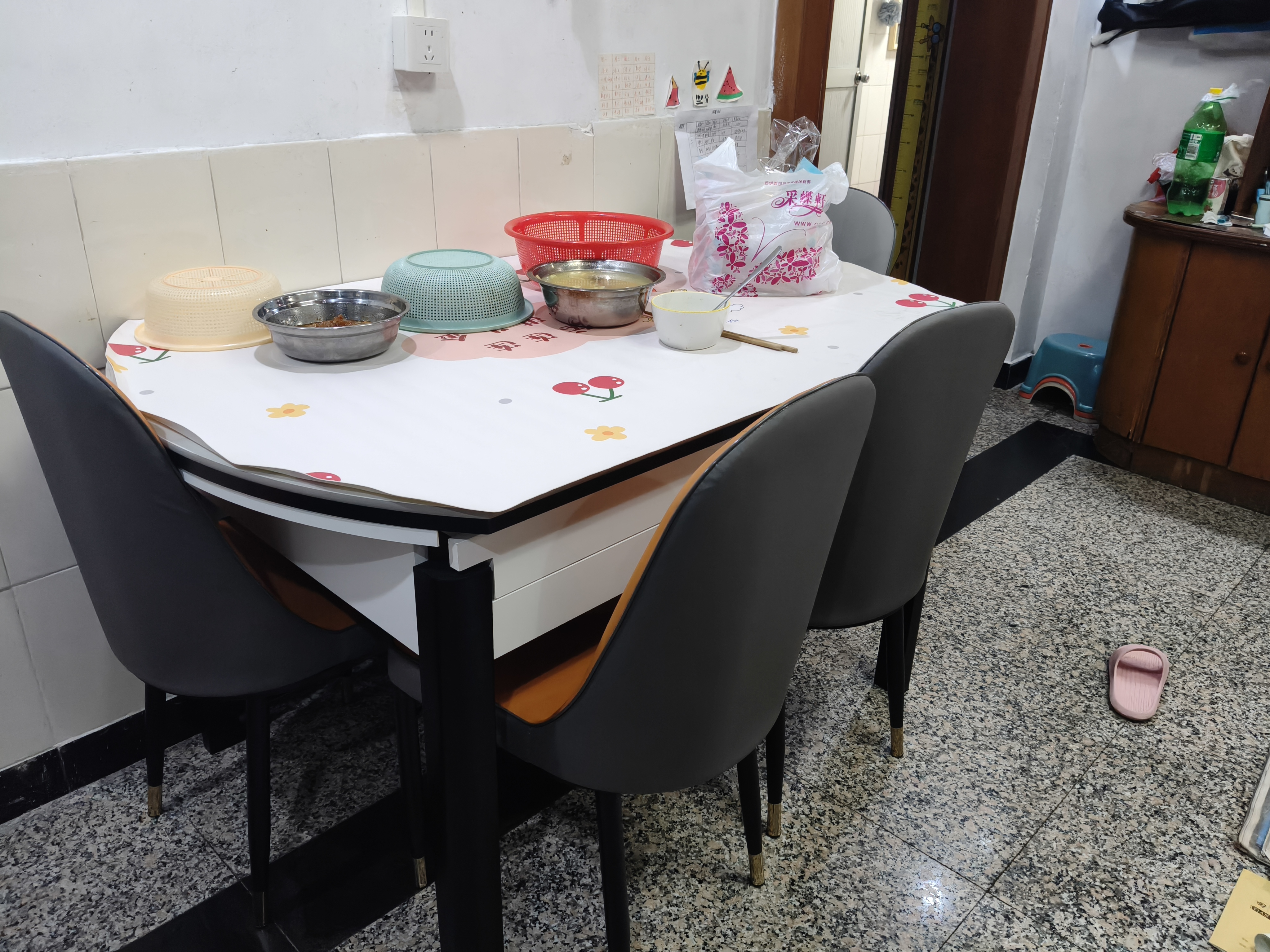 晨巢 岩板餐桌 实木餐桌椅组合现代简约可伸缩折叠吃饭桌子餐厅家具 黑白框架亮光雪山白-111皮椅 1.35米一桌六椅-12MM岩板厚度 实拍图