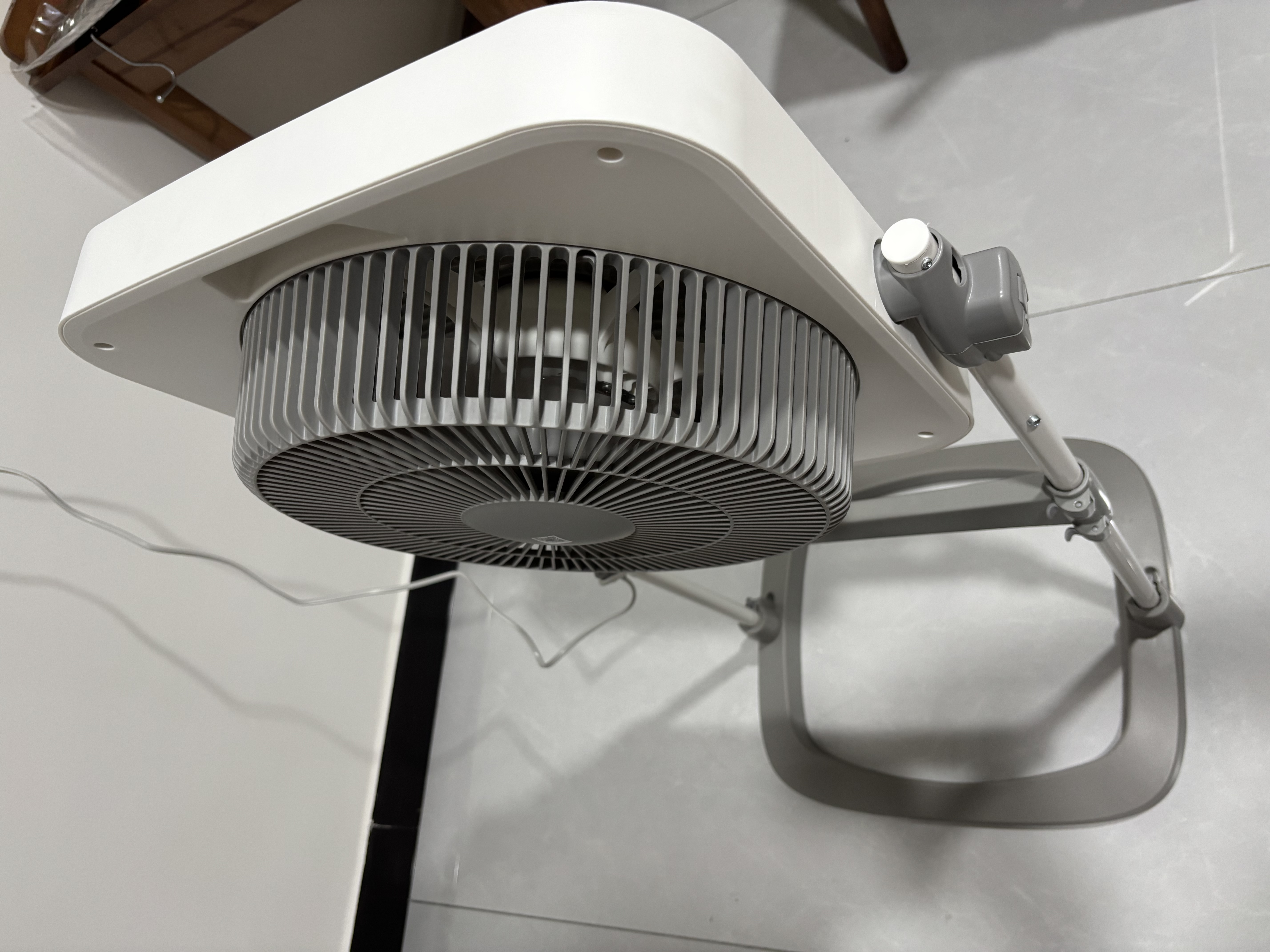 美的（Midea）电风扇 鸿运扇家用升降式转页扇宿舍办公室风扇定时五叶轻音节能电扇卧室客厅落地扇 KYT30-23SJ【高度可调 360°送风】 实拍图