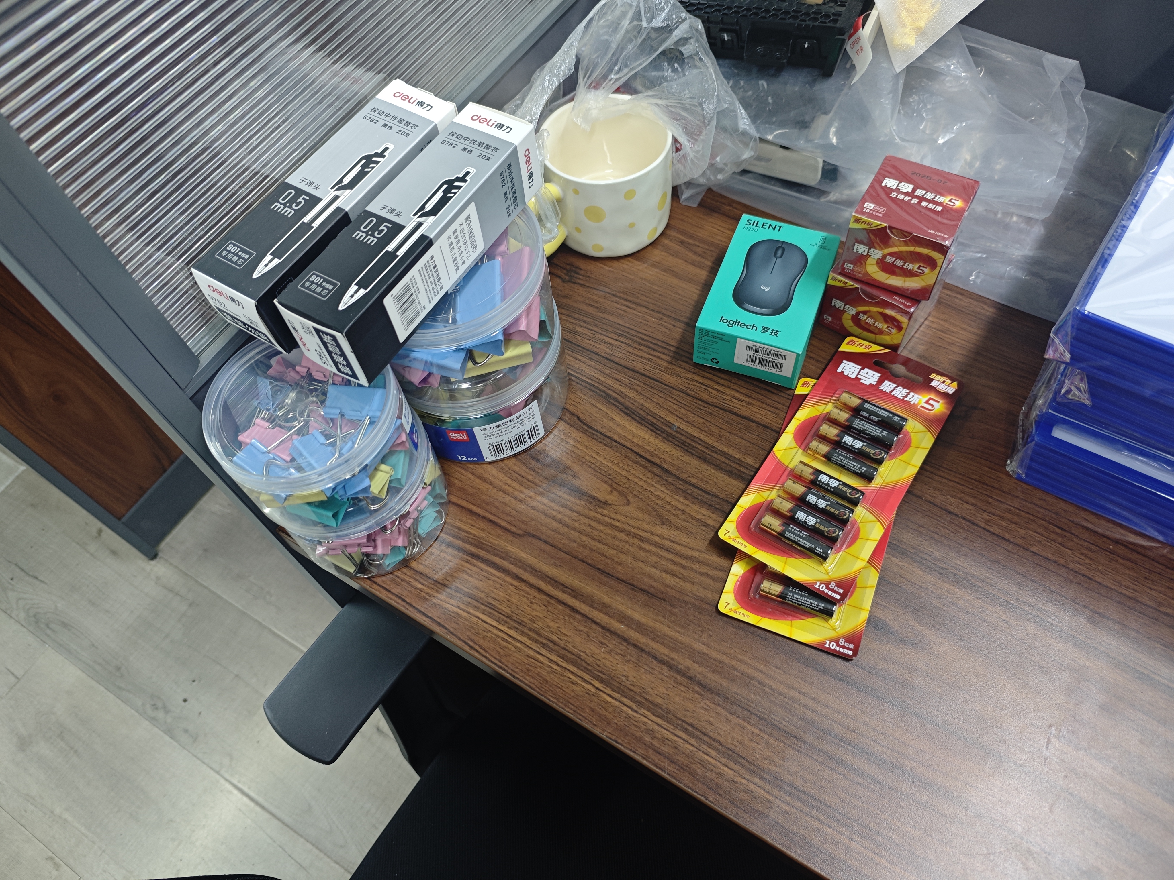得力（deli）燕尾夹24只32mm彩色长尾夹发票夹 3#中大号金属燕尾夹票据文件夹子资料试卷夹学习办公用品 TP203 实拍图