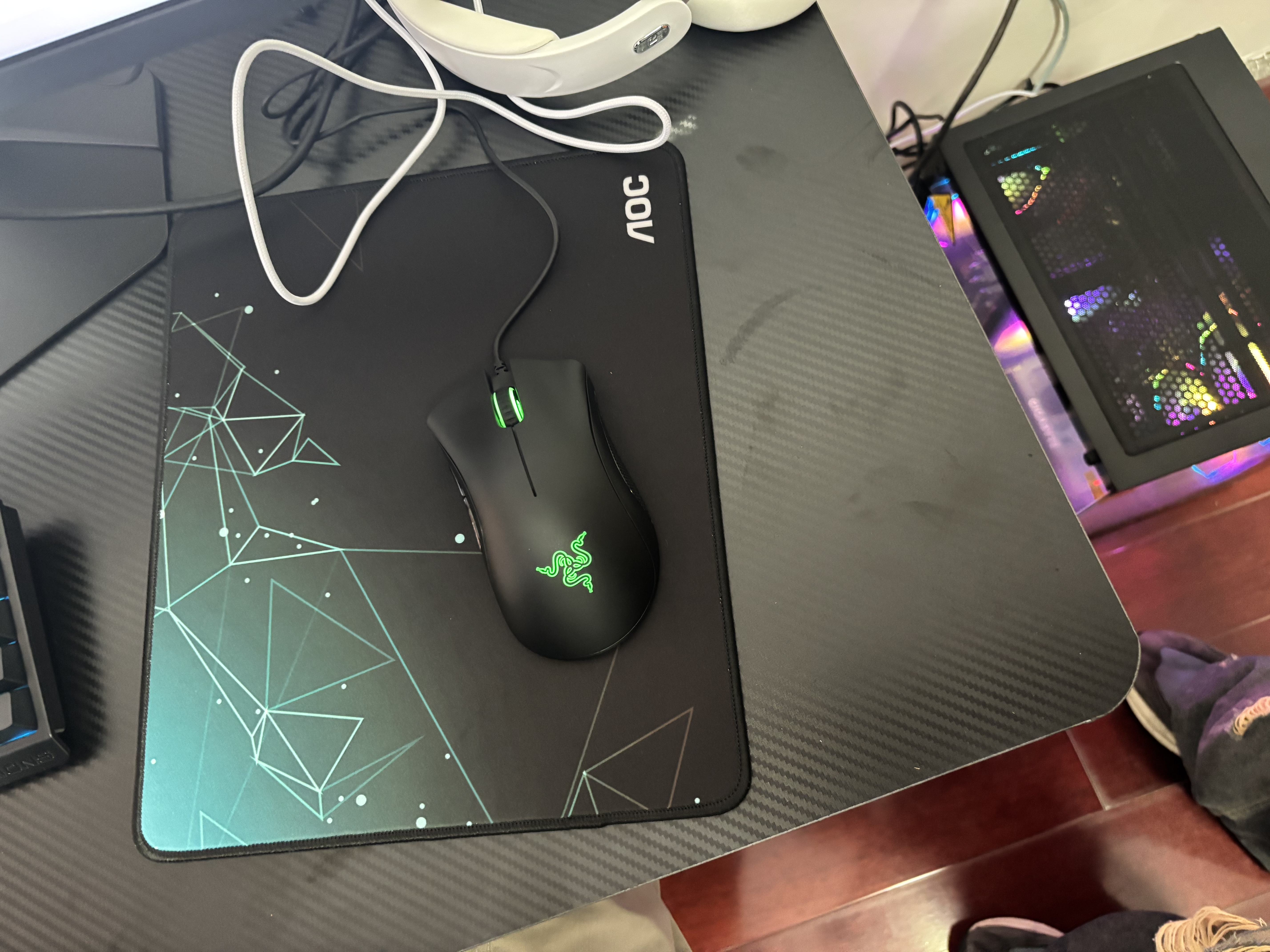雷蛇（Razer）炼狱蝰蛇标准版有线鼠标 人体工学 电竞游戏 右手通用型 吃鸡/LOL/CSGO游戏鼠标 黑色 实拍图