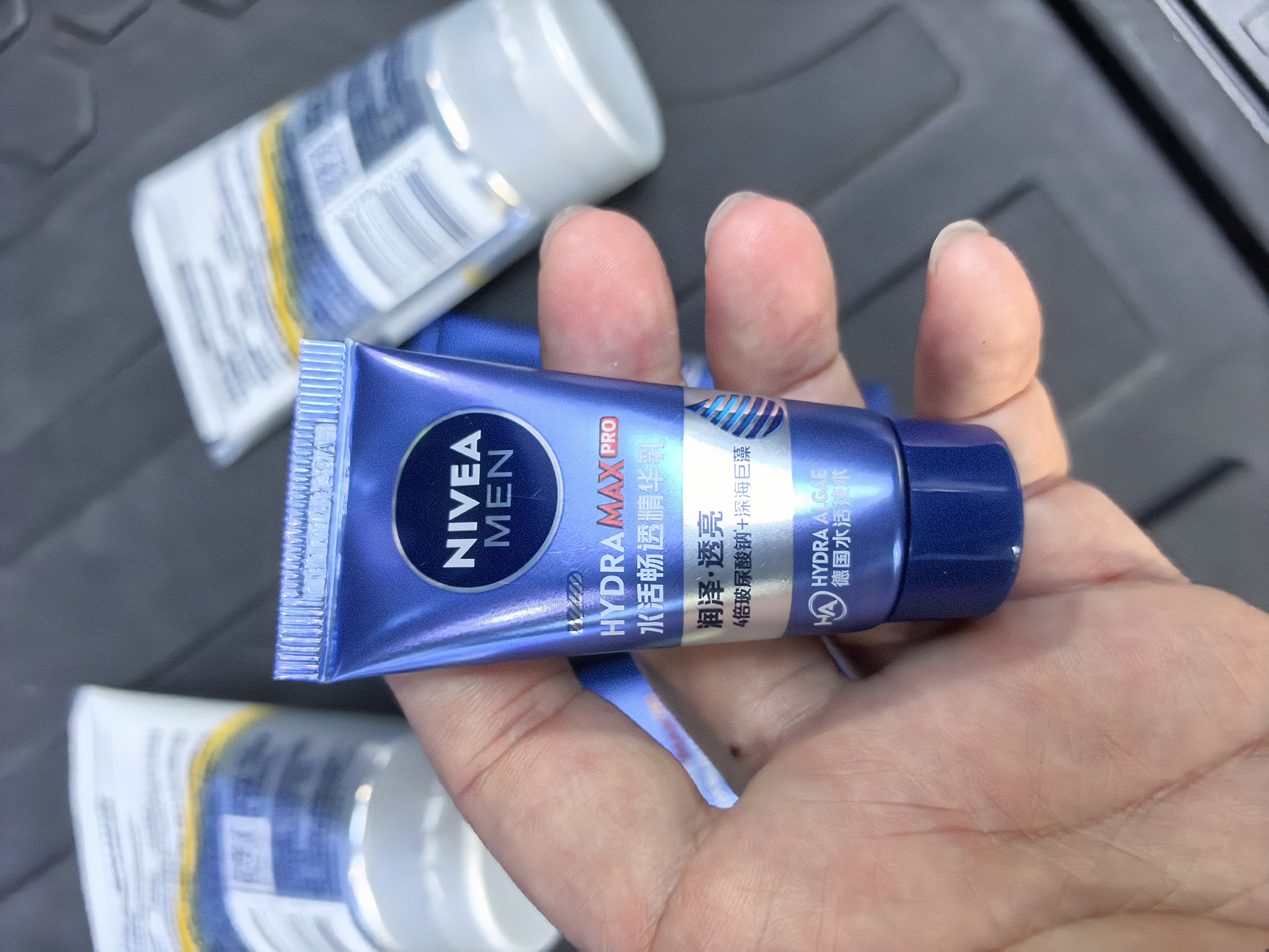 妮维雅（NIVEA）男士洗面奶清洁毛孔净澈护肤学生礼物送男友 【焕亮肤色】男士焕肤洁面泥双支 实拍图