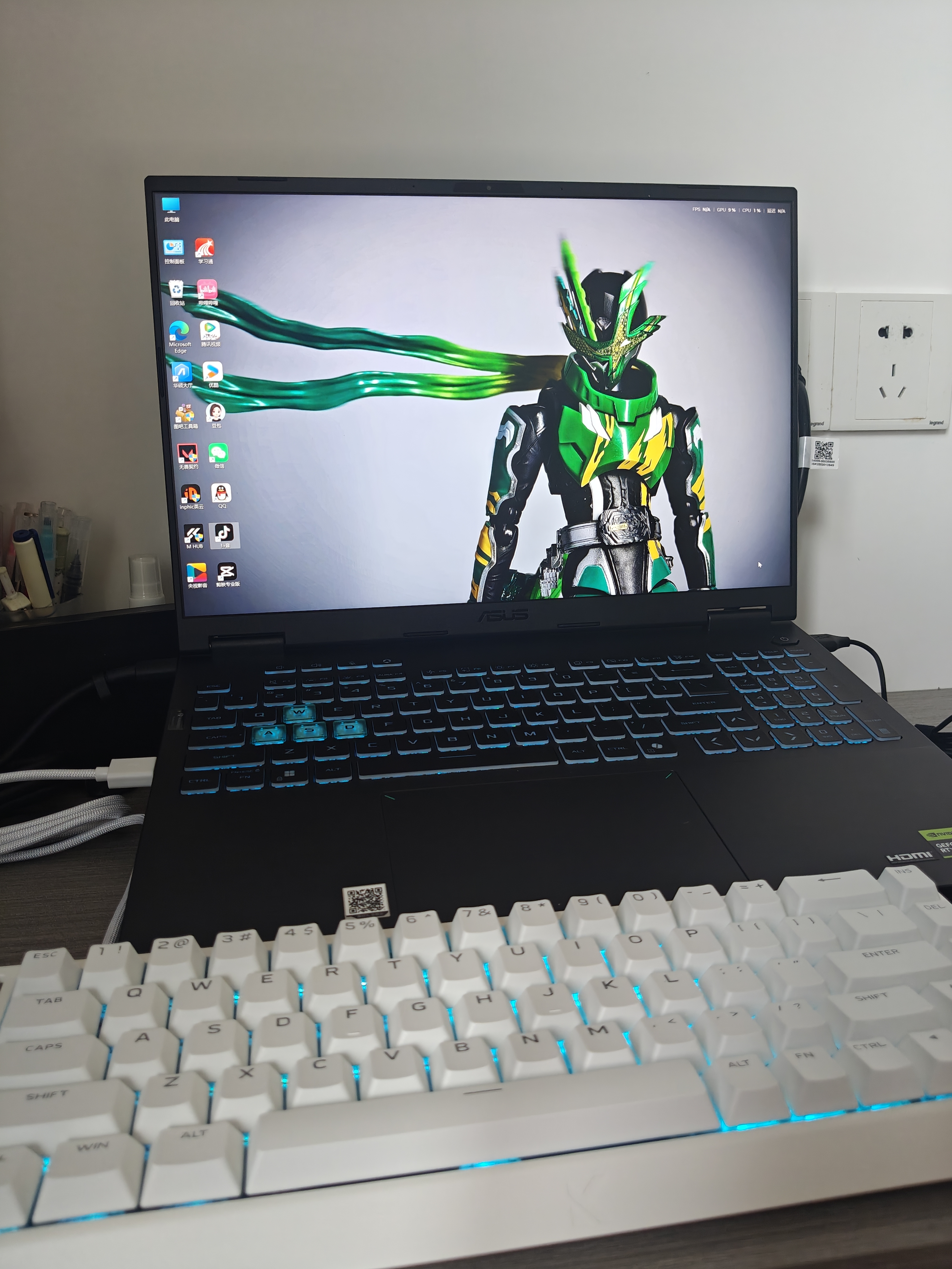 迈从（MCHOSE）Ace 68 V2磁轴键盘Gus同款RT电竞游戏低延迟60pro机械有线68键配列FPS双驱动无畏契约 Ace 68 电竞版 白色 蓝冰磁轴 实拍图