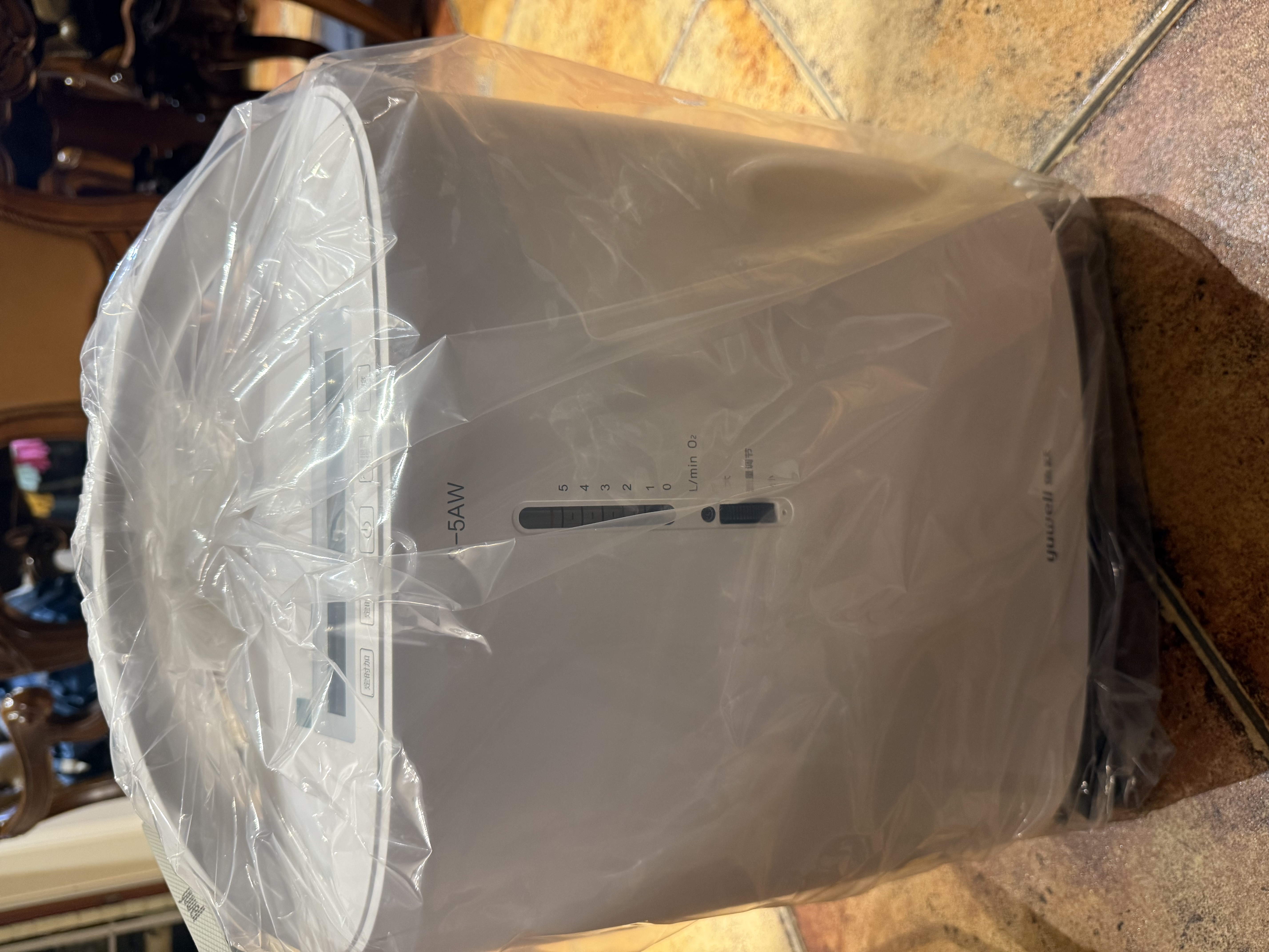 鱼跃制氧机医用级5L升吸氧气机家用老人孕妇超轻音直流变频省电S-5AW 实拍图