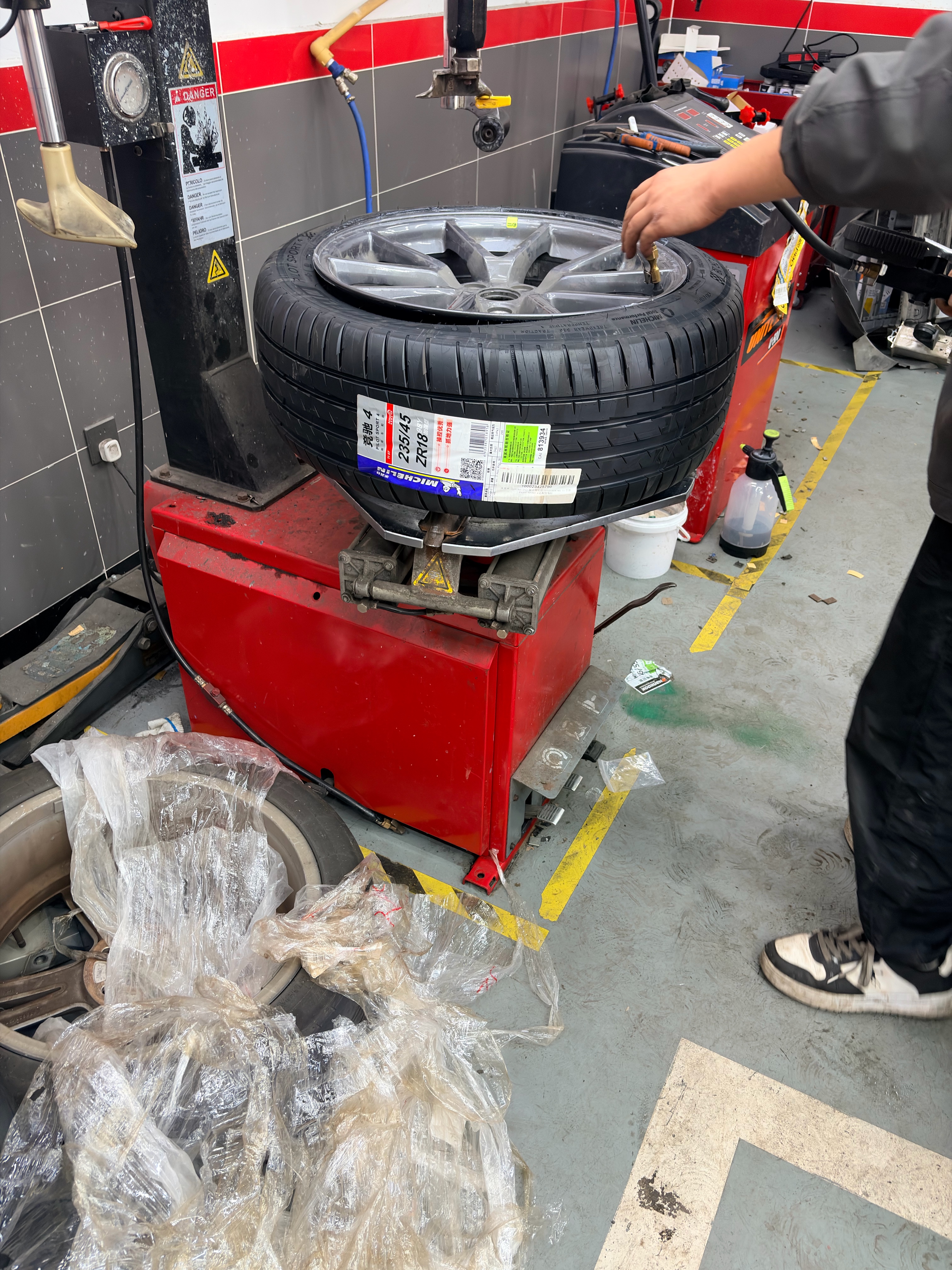 米其林（MICHELIN）静音棉轮胎 235/45ZR18 98Y T1 竞驰 PILOT SPORT 4 适配特斯拉 实拍图