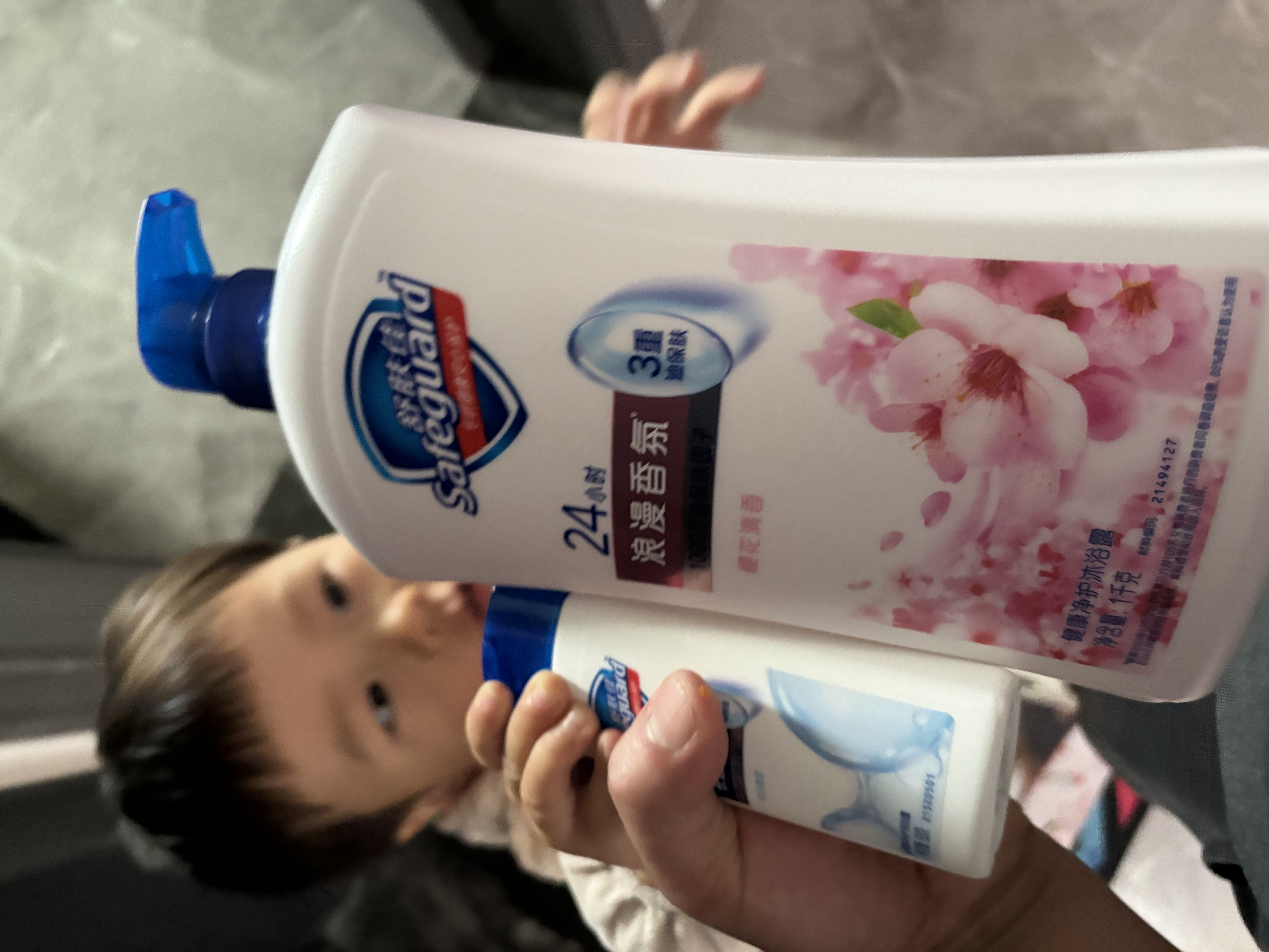 舒肤佳健康净护沐浴露 樱花香1kg 沐浴乳液 男女士通用新旧包装随机 实拍图