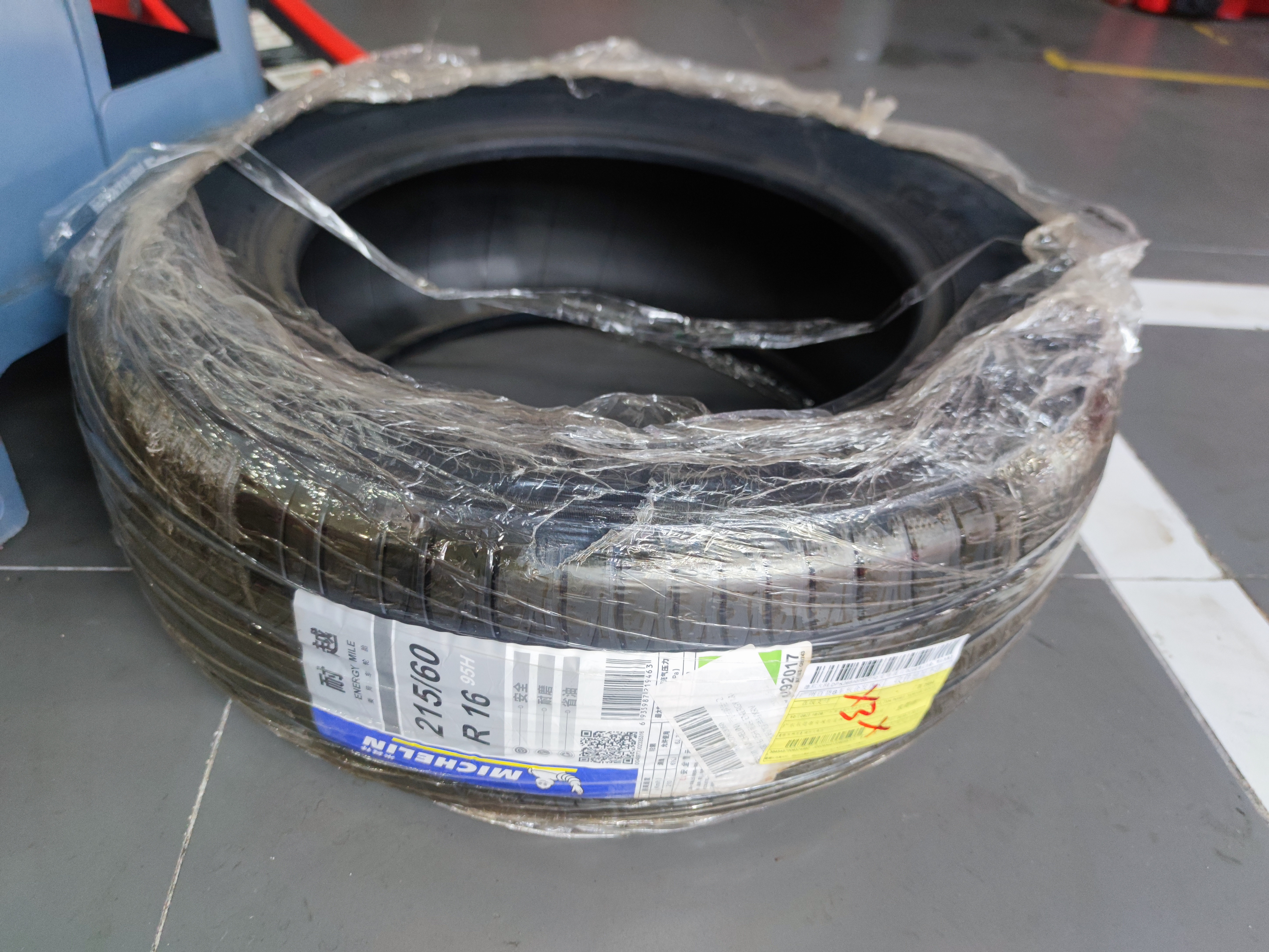 米其林（MICHELIN）【爆款清仓】汽车轮胎 215/60R16 95H 耐越 适配天籁/帕萨特/XRV 实拍图