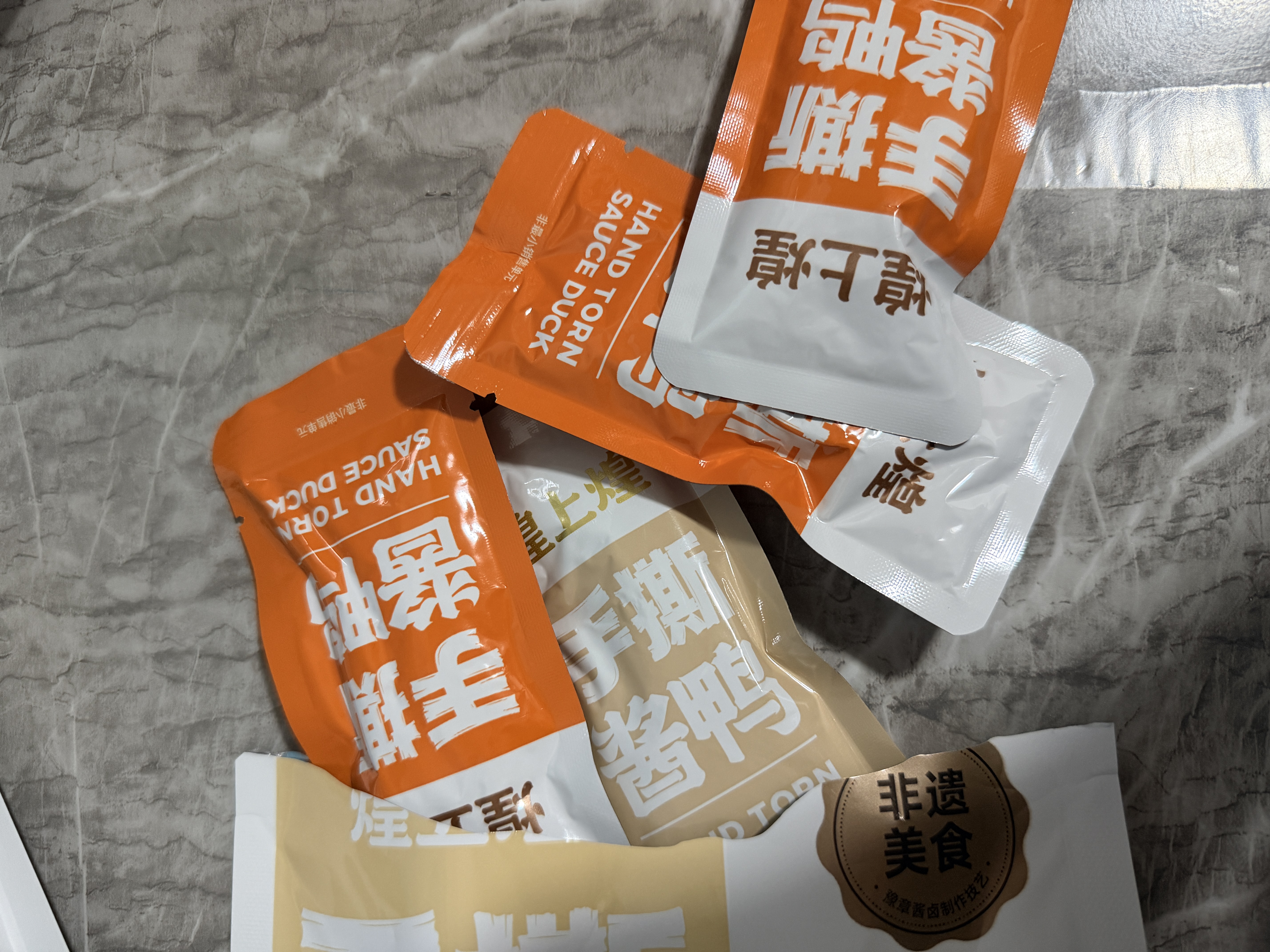 煌上煌（DELIS）江西特产 休闲零食鸭肉类小包装  氮气保鲜 手撕酱鸭 酱辣味75g 实拍图
