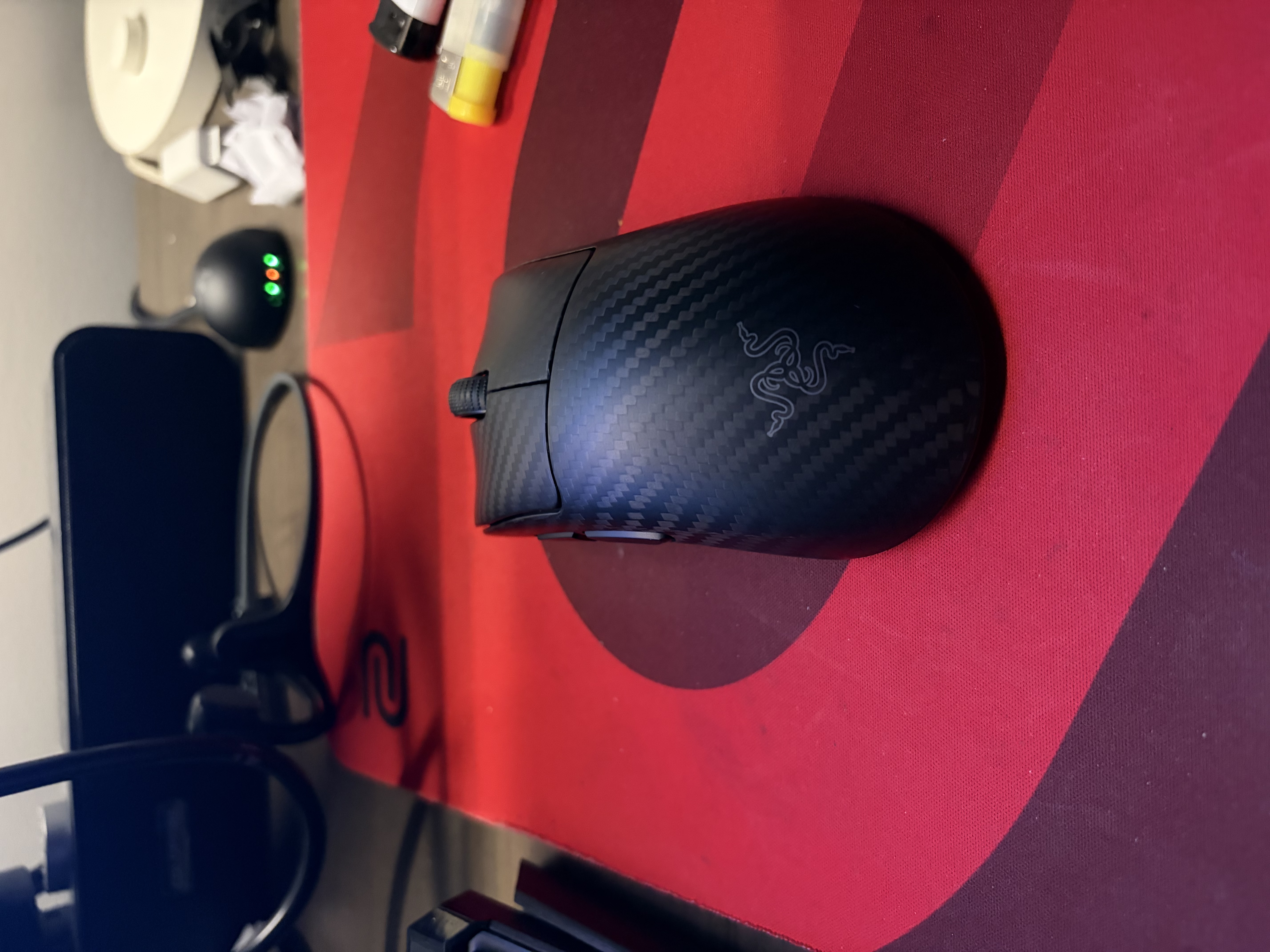 雷蛇（Razer）炼狱蝰蛇V4pro专业版 碳纤维无线鼠标 49g轻量化50K光学传感器 无线8K【拆封后不支持七无退货】 实拍图
