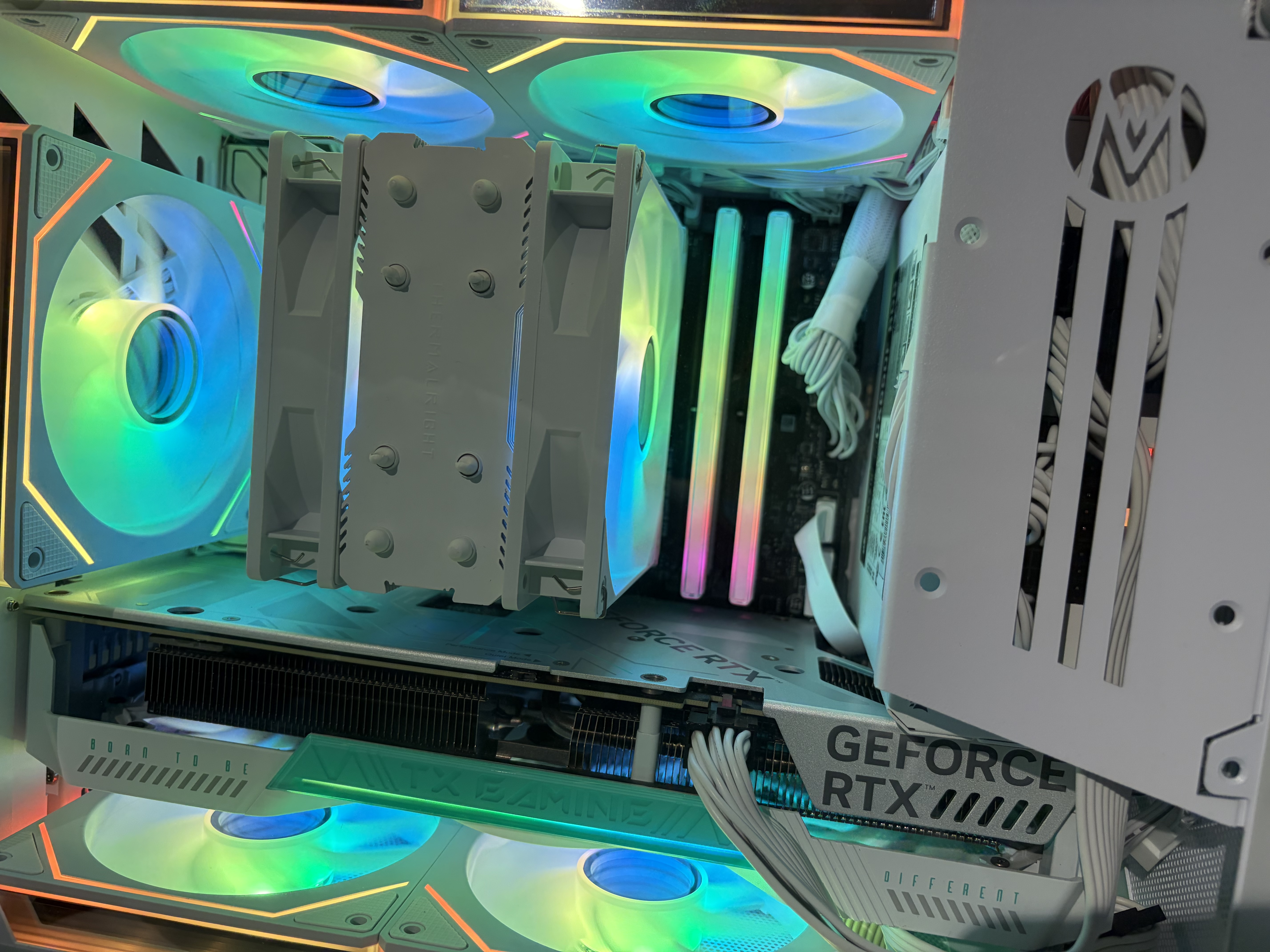 方糖机械大师  酷方 C28脉冲 兼容 MATX/ITX主板机箱  240水冷/仅支持SFX/L电源， 风冷散热/支持ATX14cm电源 极地白 官方标配 实拍图