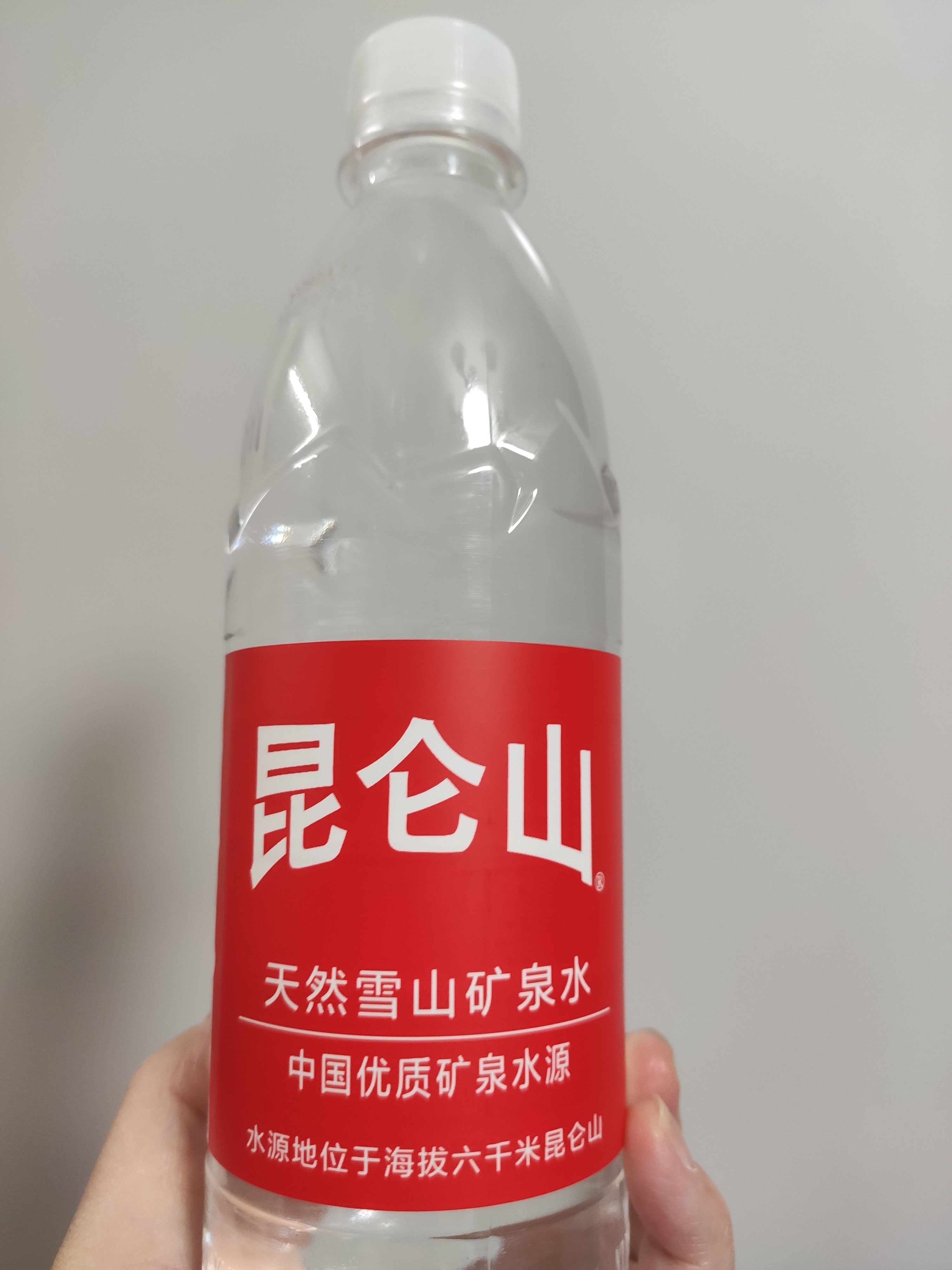 昆仑山饮用天然雪山矿泉水 含锶弱碱性 500ml*12瓶 整箱装 高品质矿泉水 实拍图