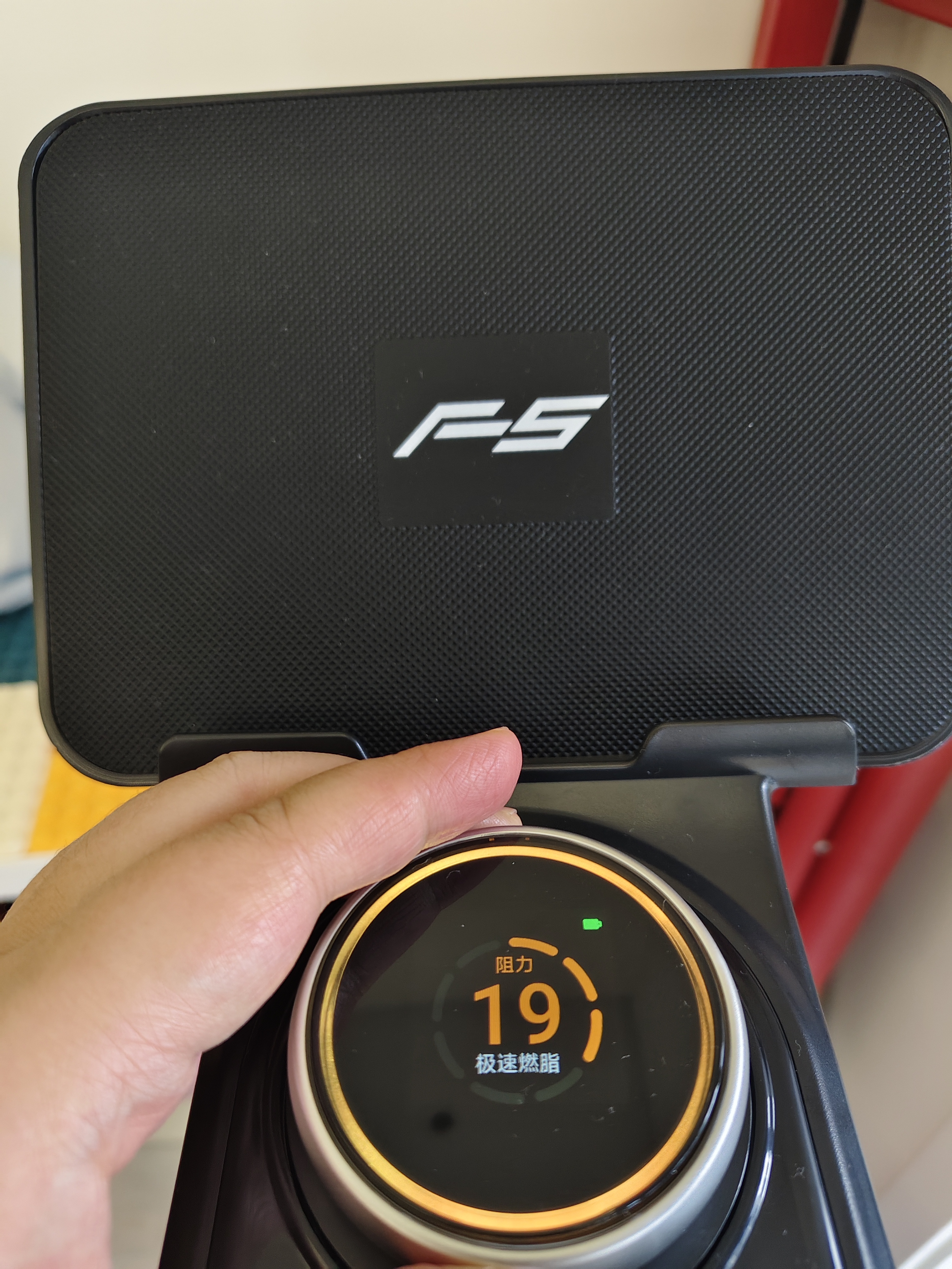 易跑YPOO动感单车F5Pro家用静音磁控健身车大体重稳骑室内健身自行车 燃脂旗舰-12KG实心飞轮-坐姿8向调节 实拍图