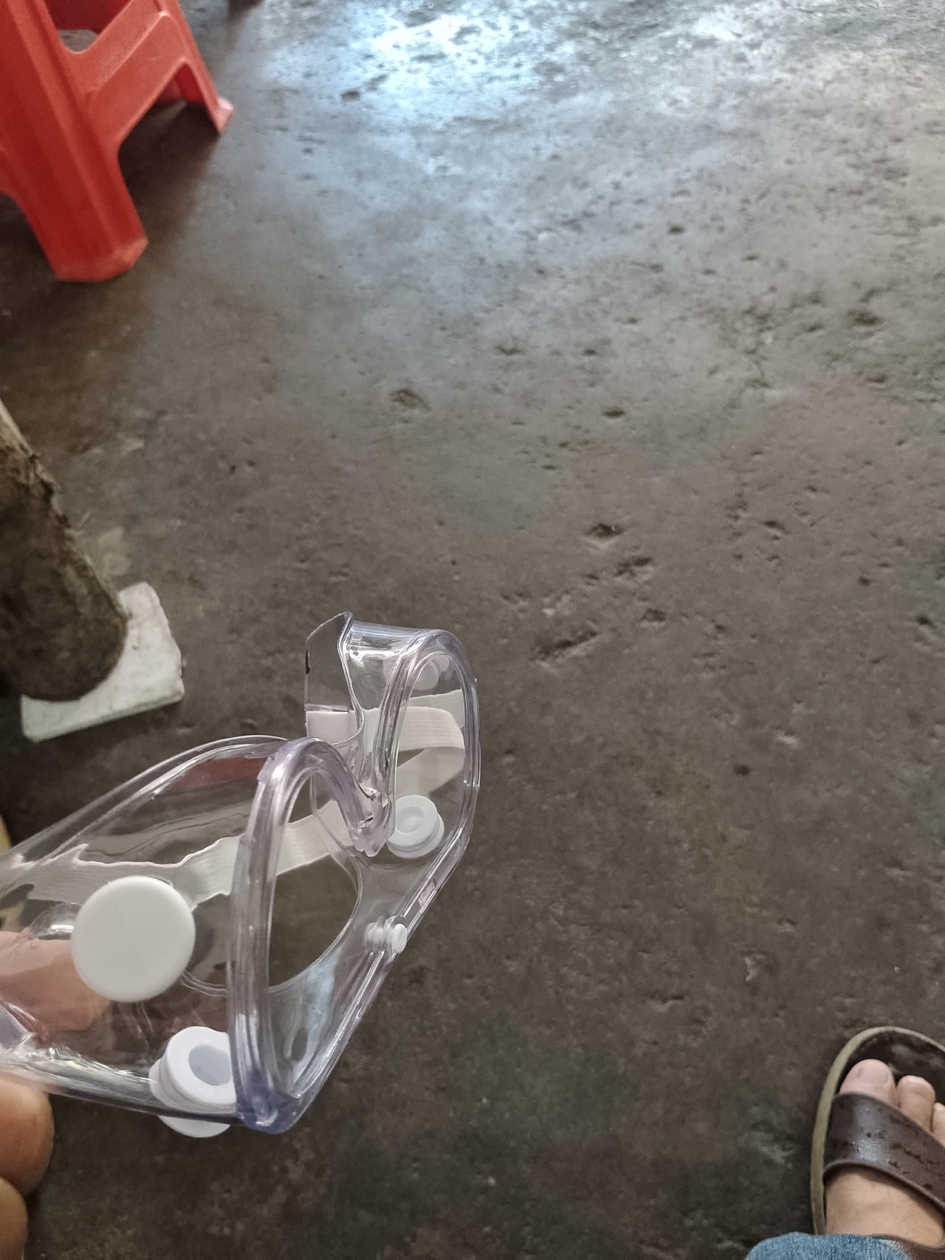 藏百年医用护目镜全封闭防粉尘工业切割防护眼罩水风沙漠漂流骑行儿童 实拍图