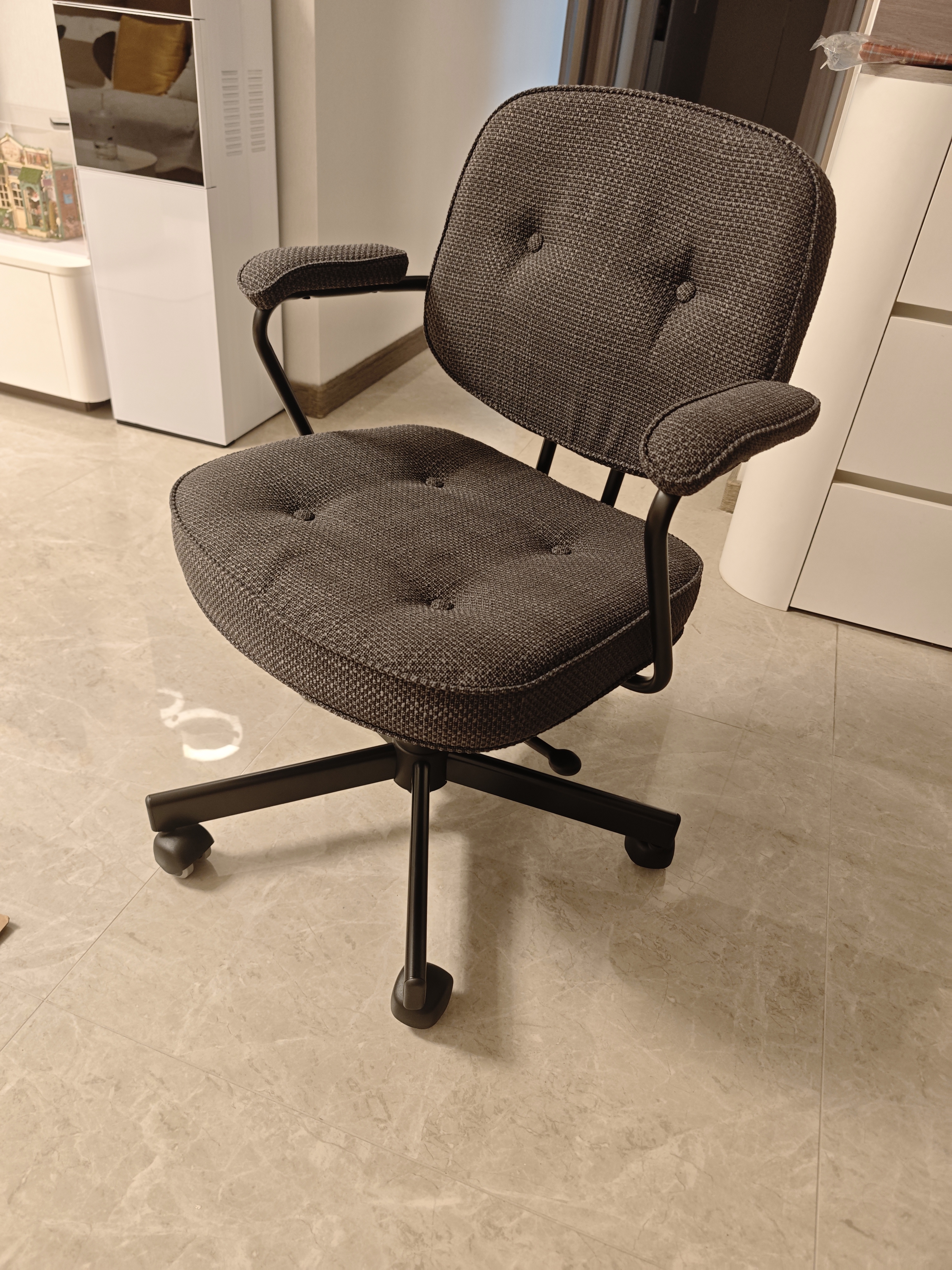 宜家（IKEA）【单品包邮】阿勒夫耶正品人体工学椅办公椅真皮电脑椅商务老板椅 【布艺-聚酯纤维】灰色黑色 实拍图