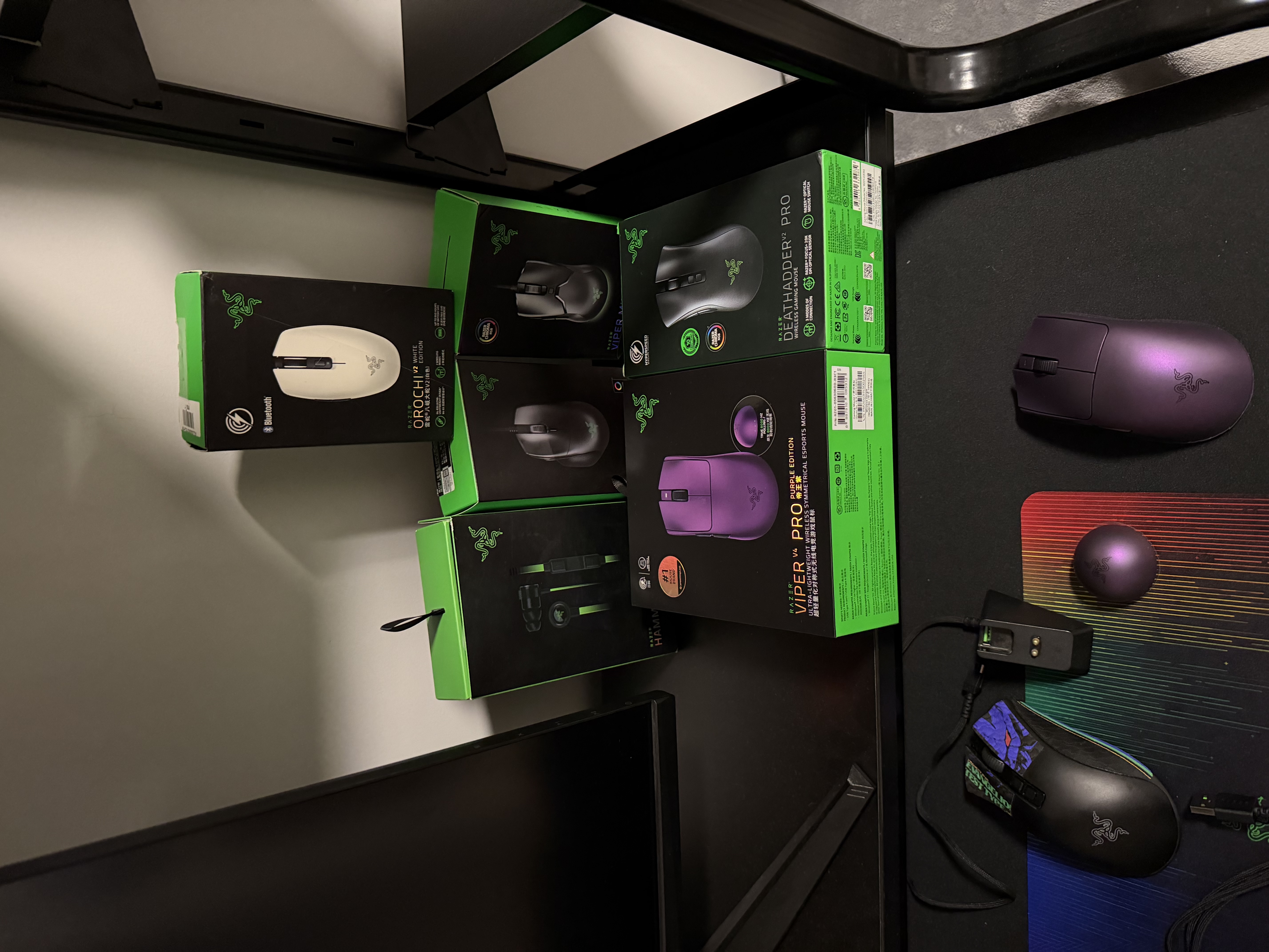 雷蛇（Razer）毒蝰V4pro专业版无线鼠标 52g轻量化 50k光学传感 无线8K 电竞游戏鼠标 帝王紫【新品双重好礼】 实拍图