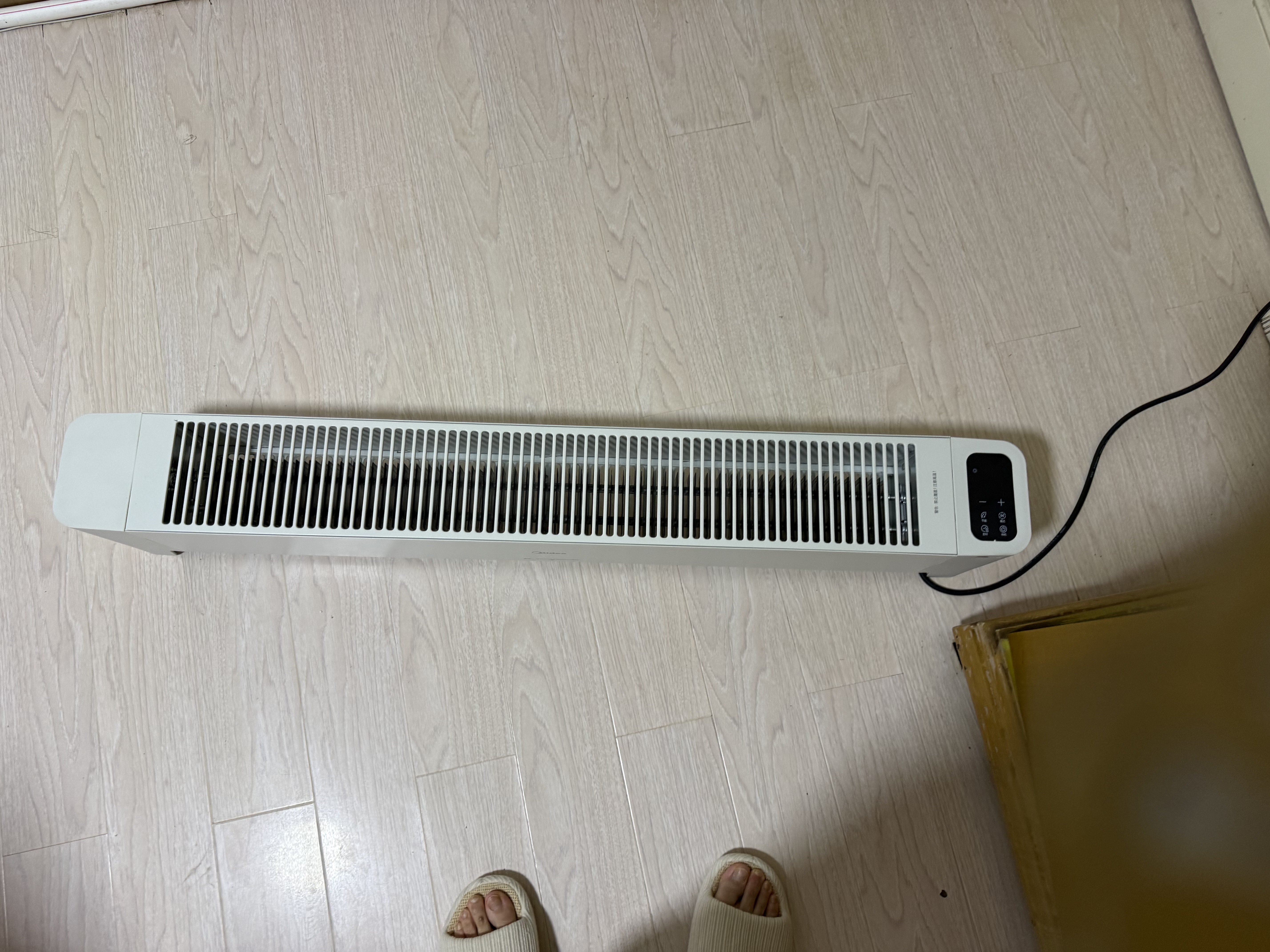 美的（Midea）【APP智能】石墨烯家用踢脚线取暖器 遥控电热电暖器 浴室速热电暖气 节能暖风机全屋升温HDS22LYR 实拍图