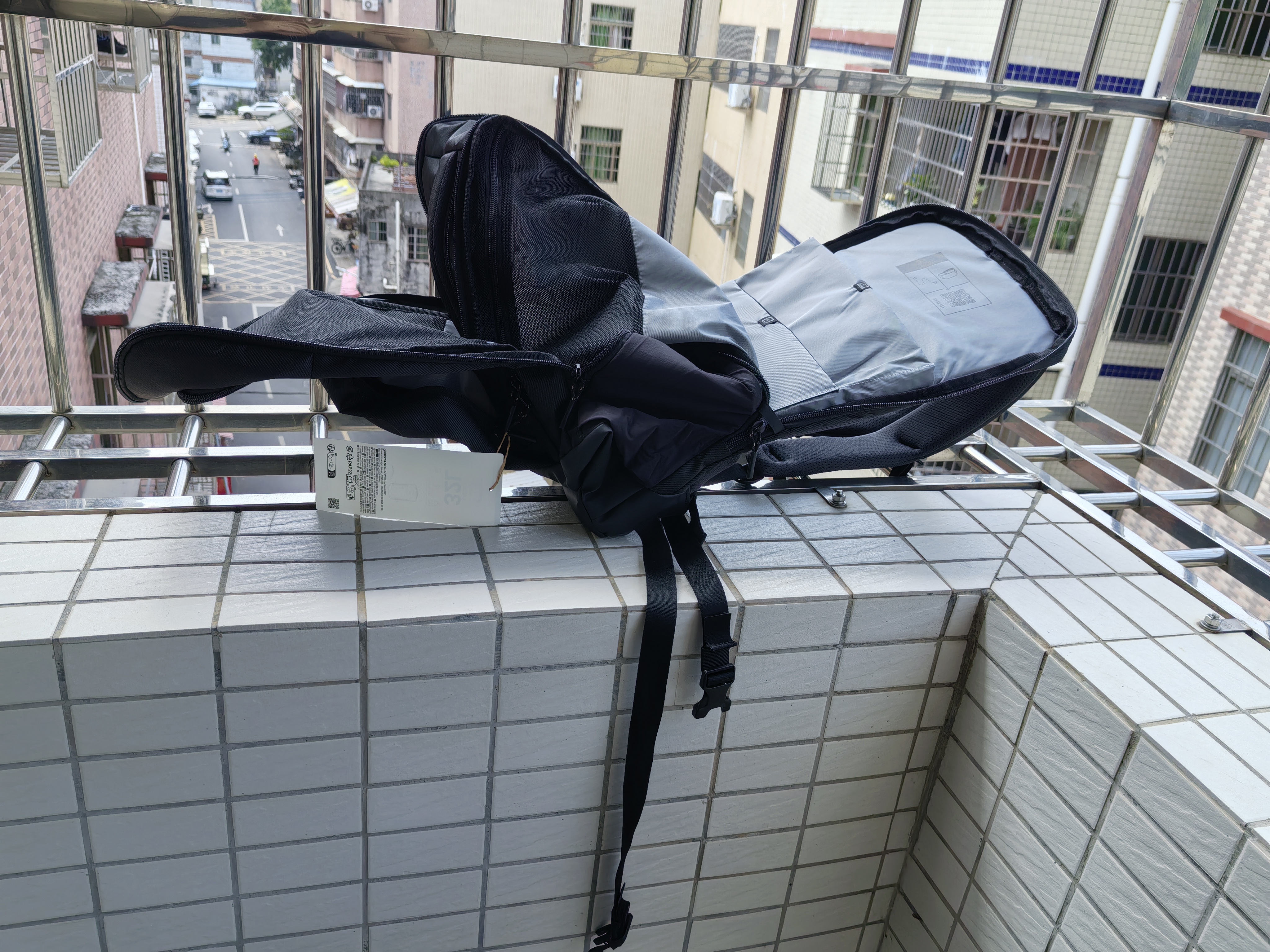 迪卡侬双肩背包NH500商务通勤出差户外登山包徒步背包旅行32L黑-4335209 实拍图
