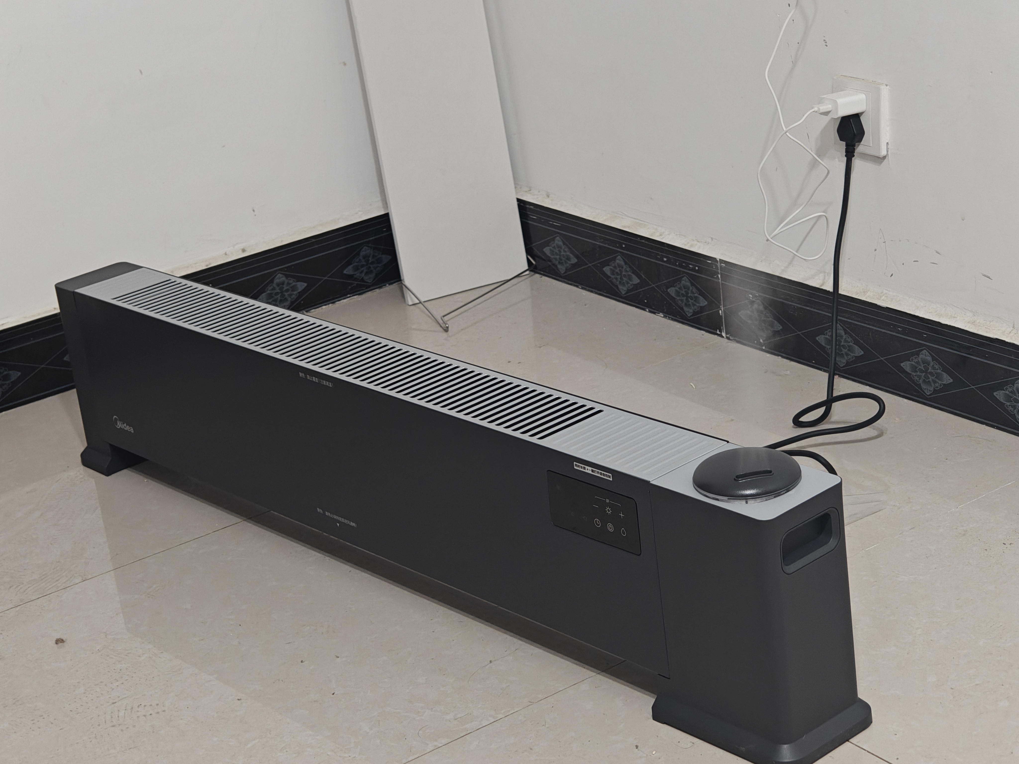 美的（Midea）【语音加湿】石墨烯踢脚线取暖器家用电热电暖器 浴室电暖气 全屋升温速热烤火炉遥控省电HDT22HS1 实拍图