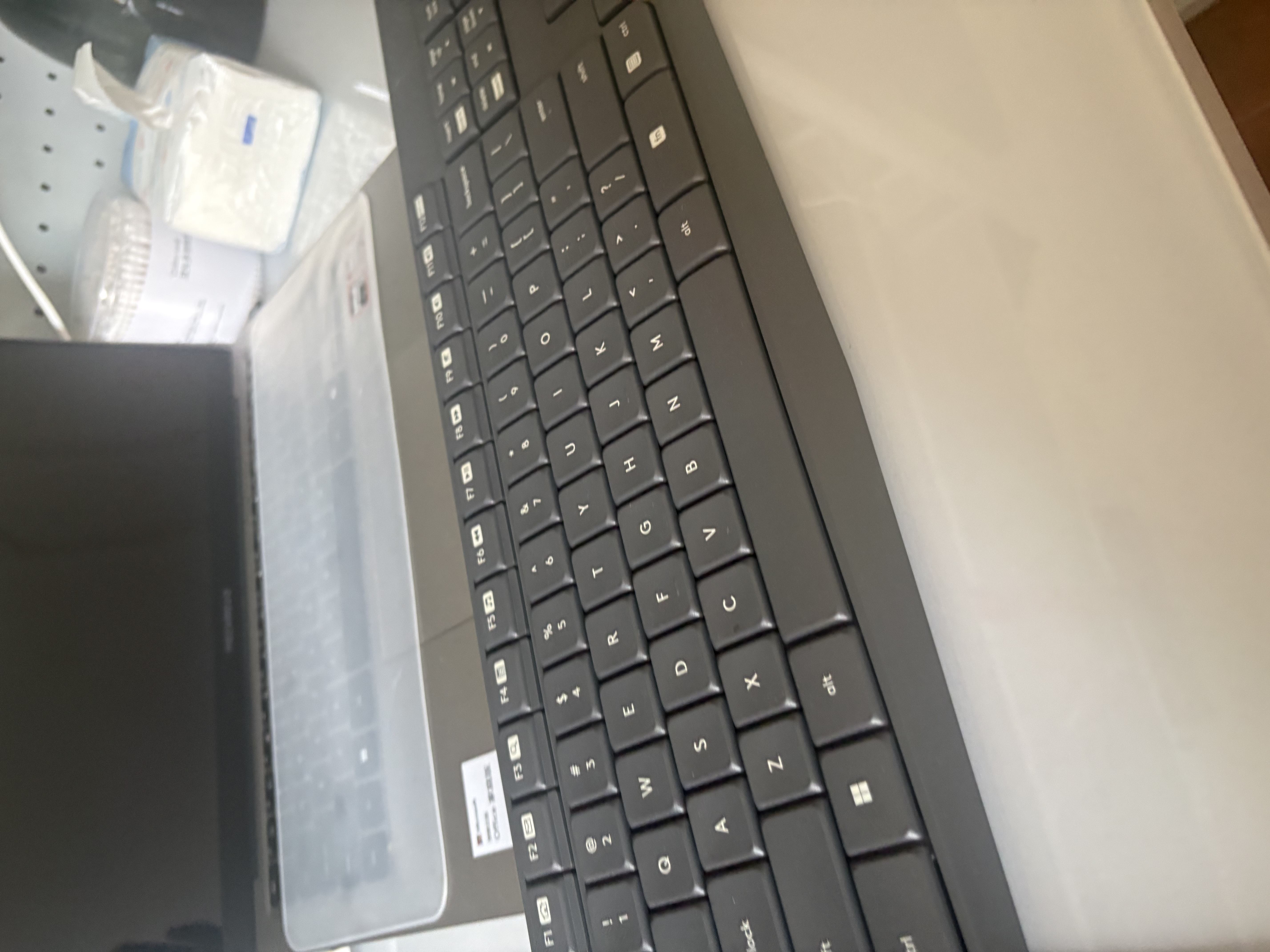 罗技（Logitech）MK235 键鼠套装 无线键鼠套装 办公键鼠套装  防泼溅防指纹 全尺寸 带无线2.4G接收器 黑 实拍图