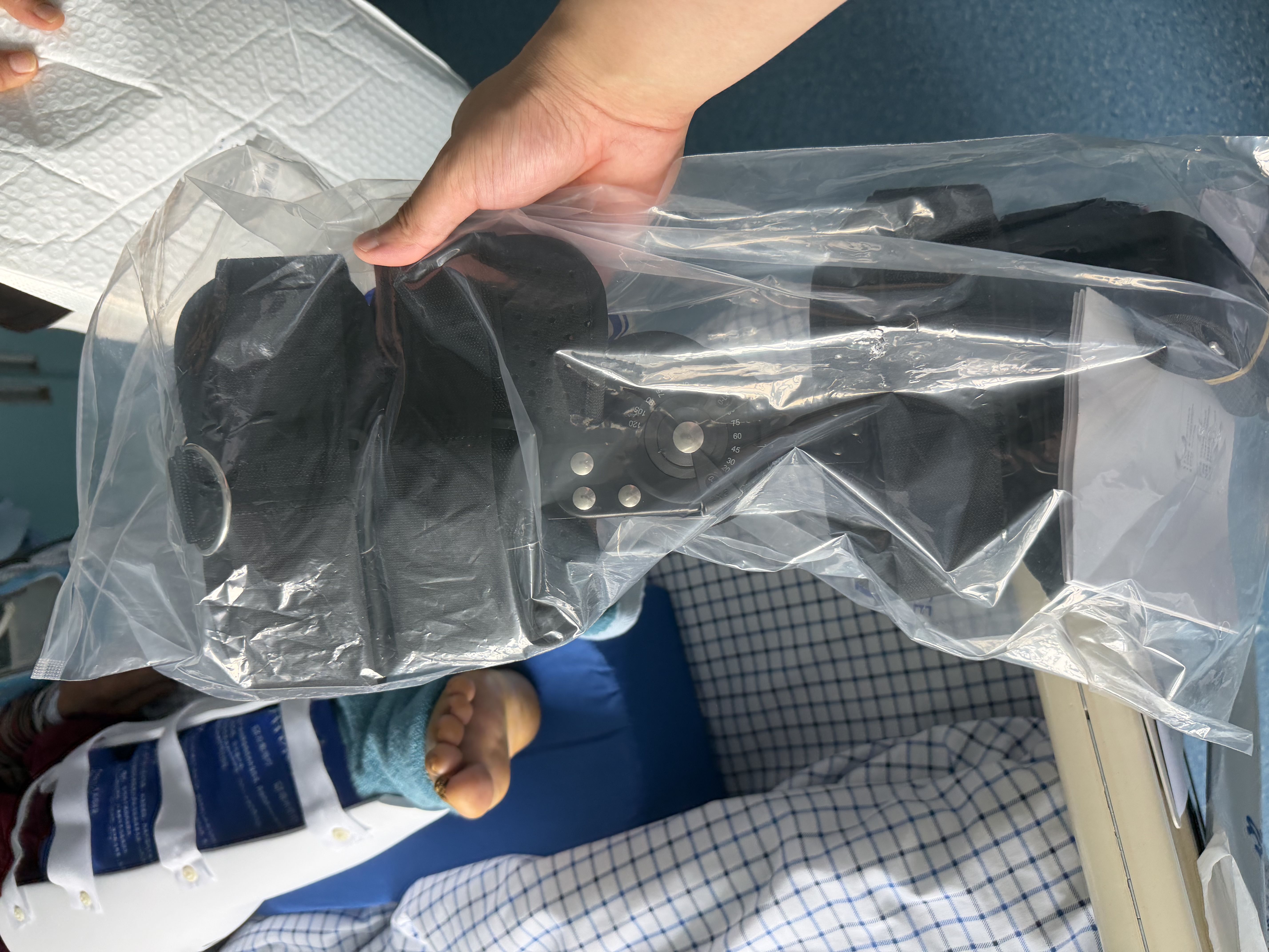 冠爱（GUANAI）医用膝关节固定支具可调节膝盖髌骨折护具下肢外固定韧带护膝支架 实拍图