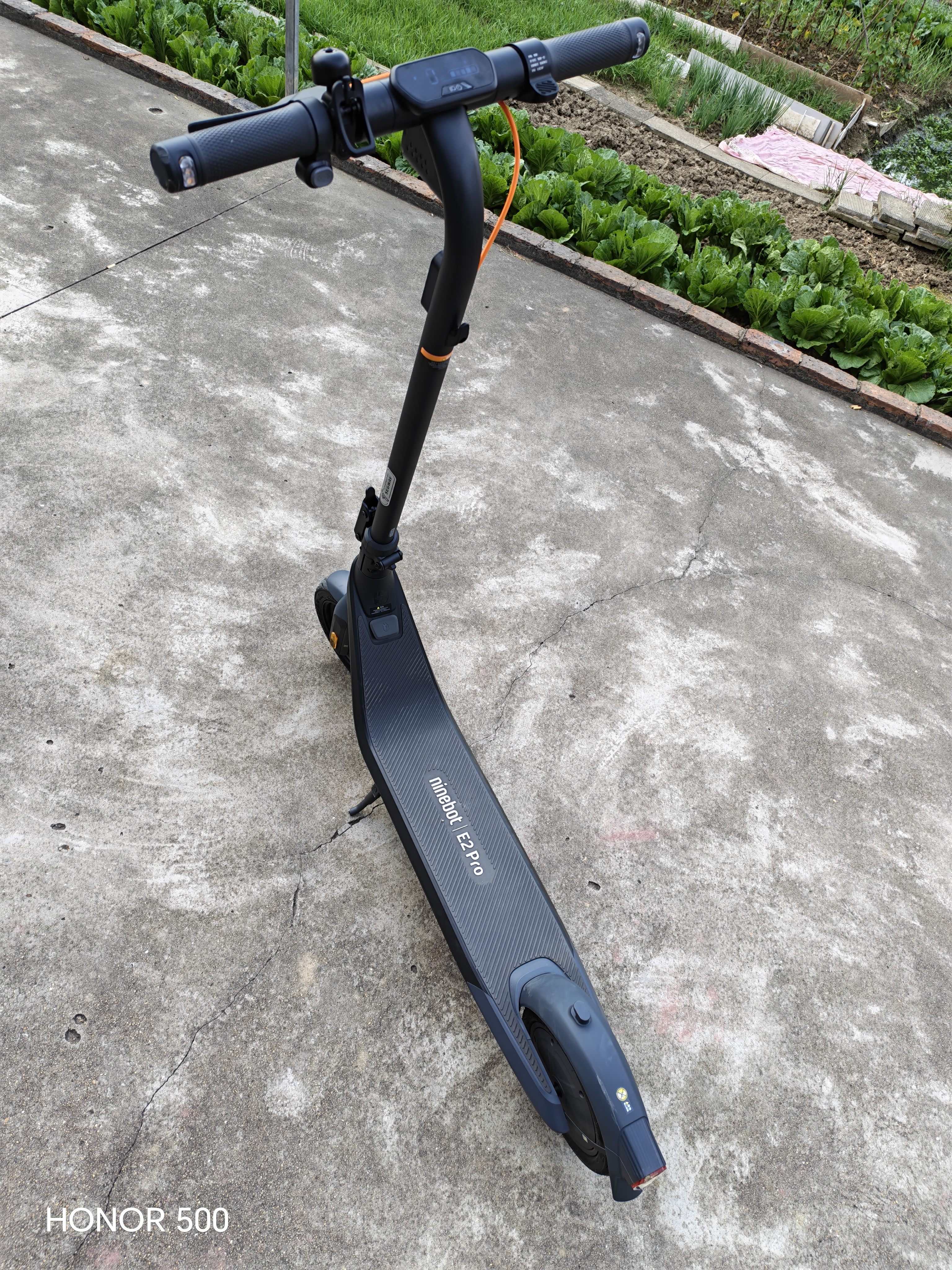 九号（Ninebot）电动滑板车E2Pro成年人便携代步折叠智能电动车学生10英寸大轮胎防滑真续航 实拍图