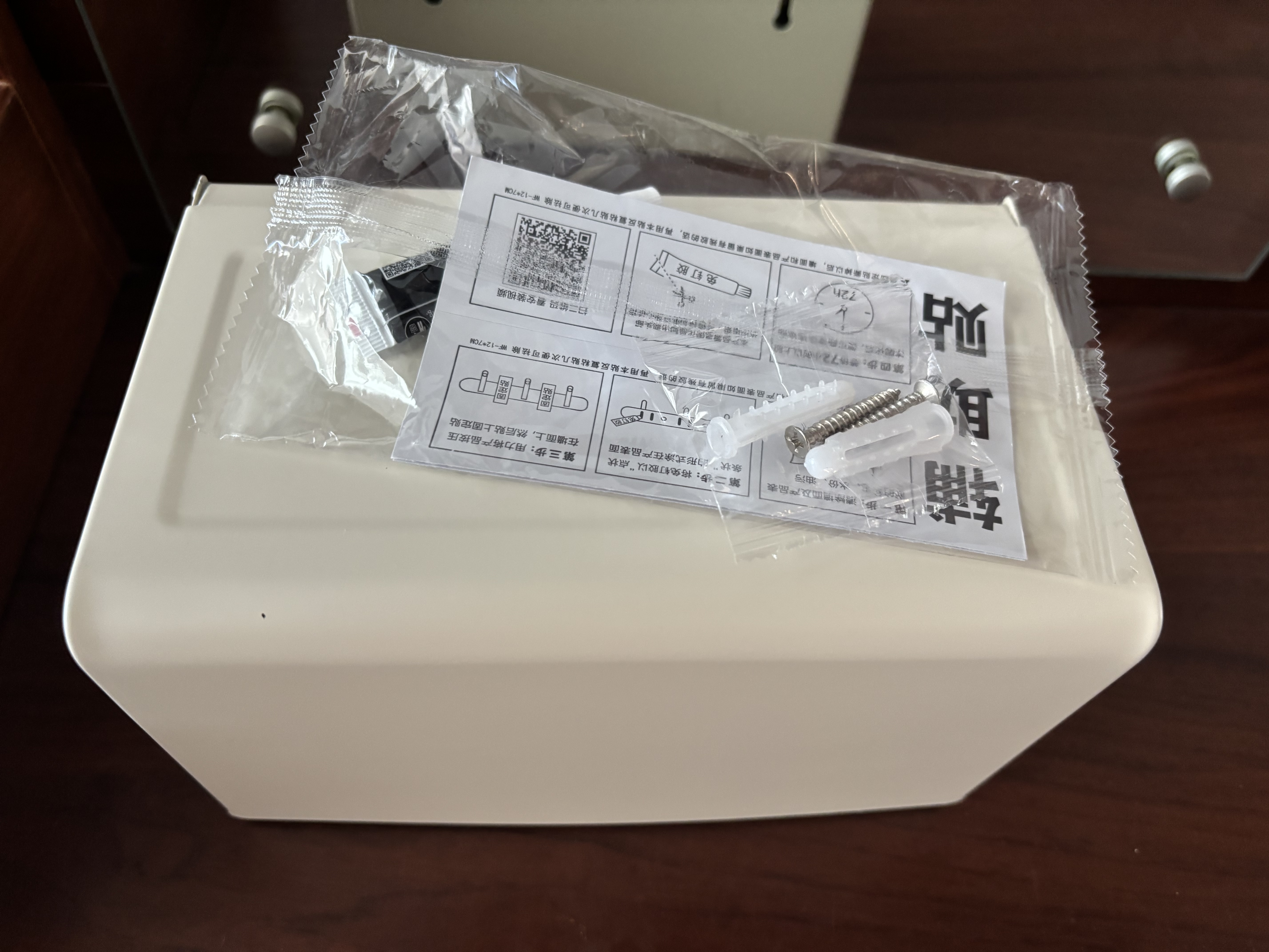 百悍 卫生间纸巾盒免打孔壁挂式铝烤漆防水胶粘置物架加厚铝材卷纸盒 实拍图