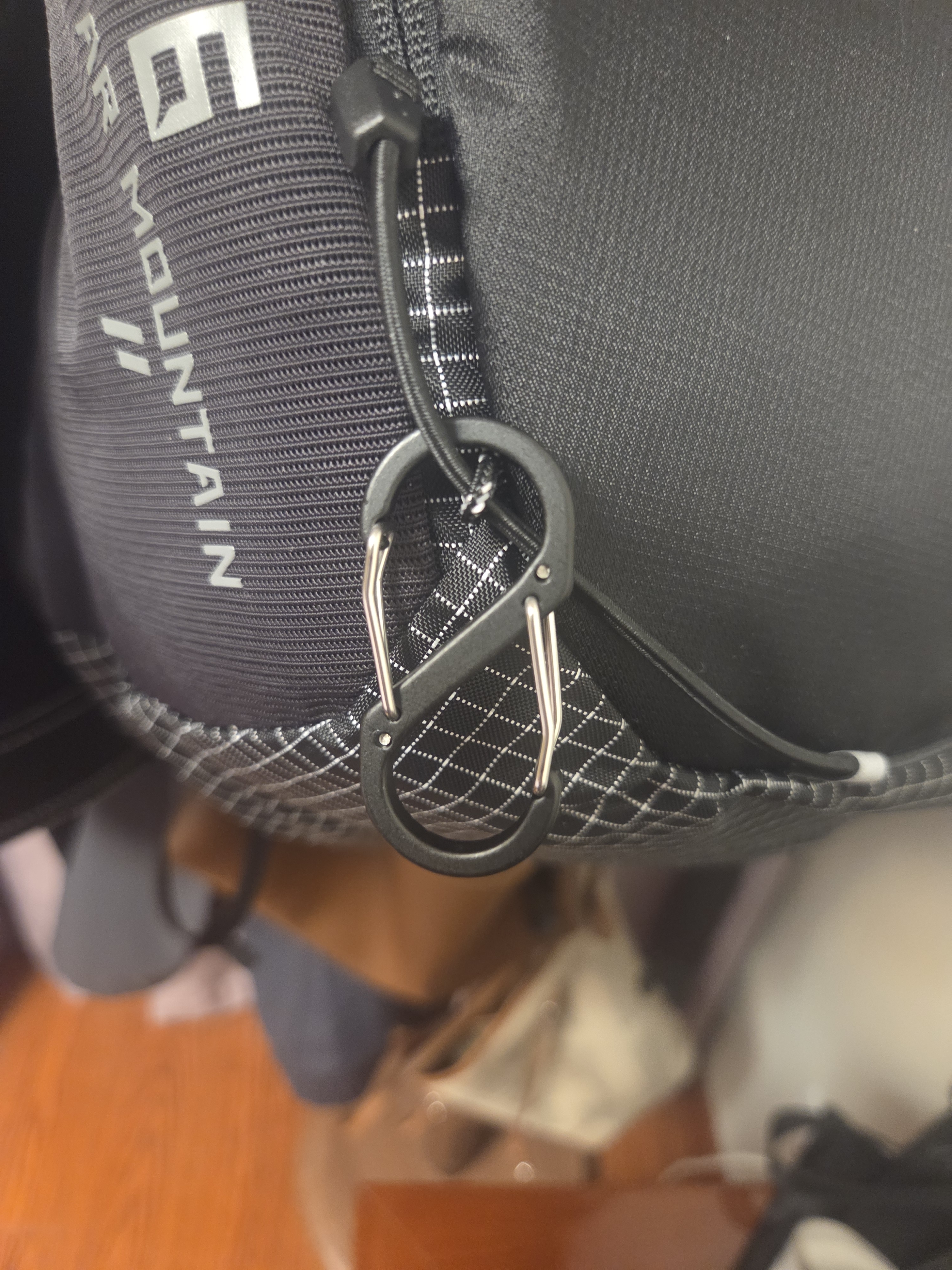 伯希和（Pelliot）登山扣八字扣S型挂扣户外背包挂钩钥匙安全扣16206803黑中号2个装 实拍图