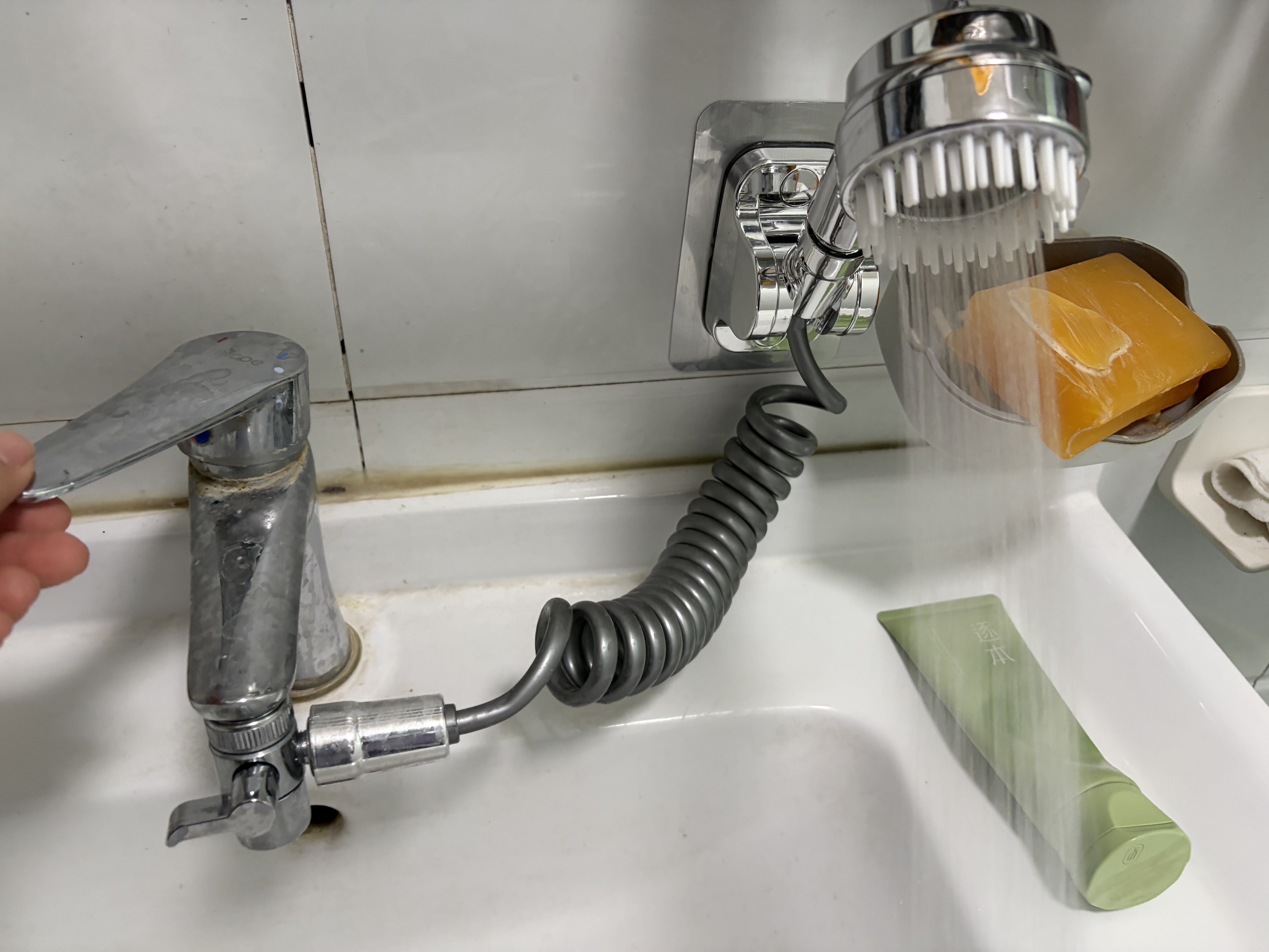 沐唯（muvi）水龙头延伸器外接增压花洒洗头神器洗脸面盆漱口一分二转接分流器 实拍图