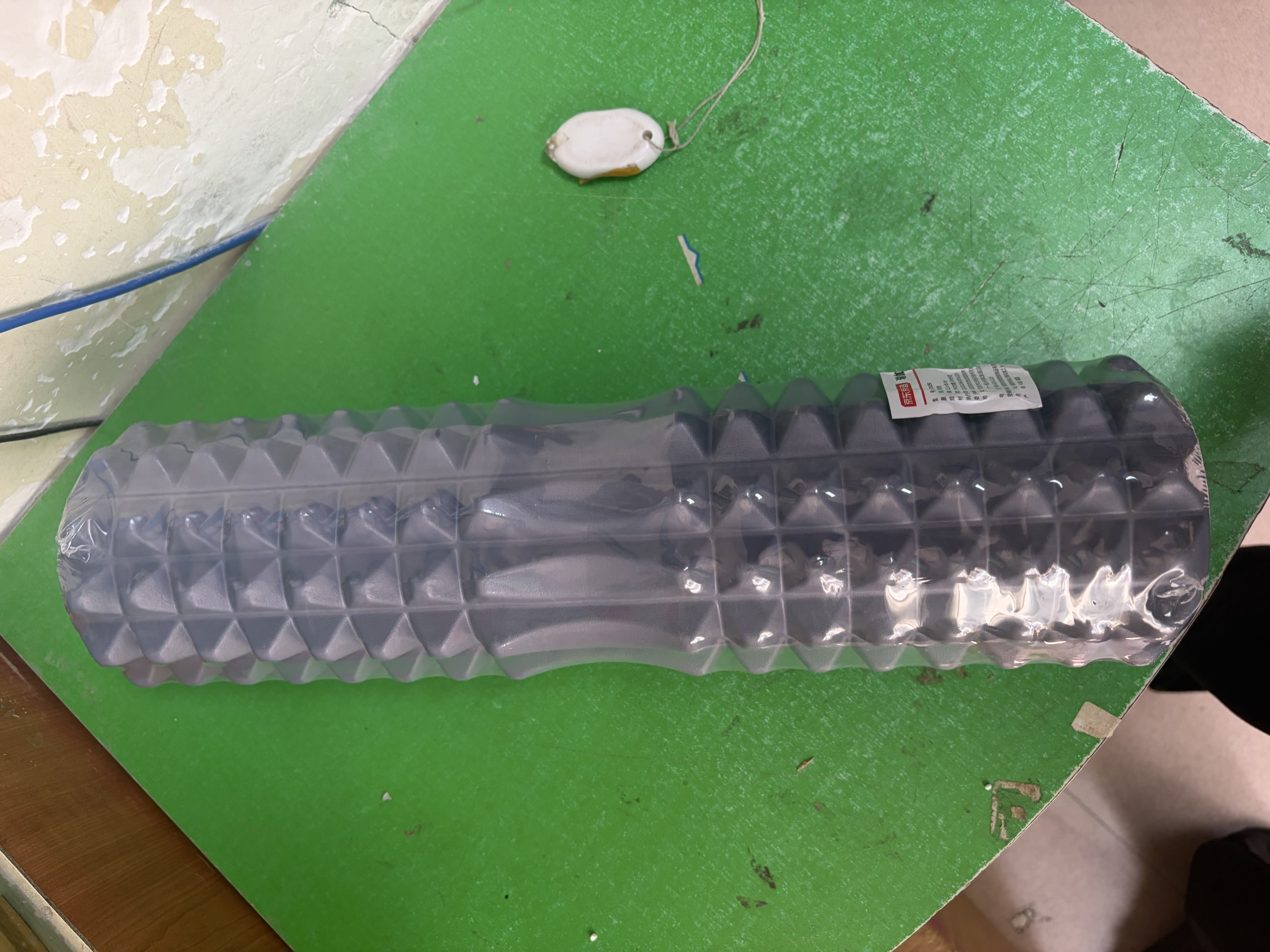 京东京造泡沫轴肌肉放松 狼牙棒滚轴腿部按摩器滚背瘦腿神器瑜伽柱 灰色 实拍图