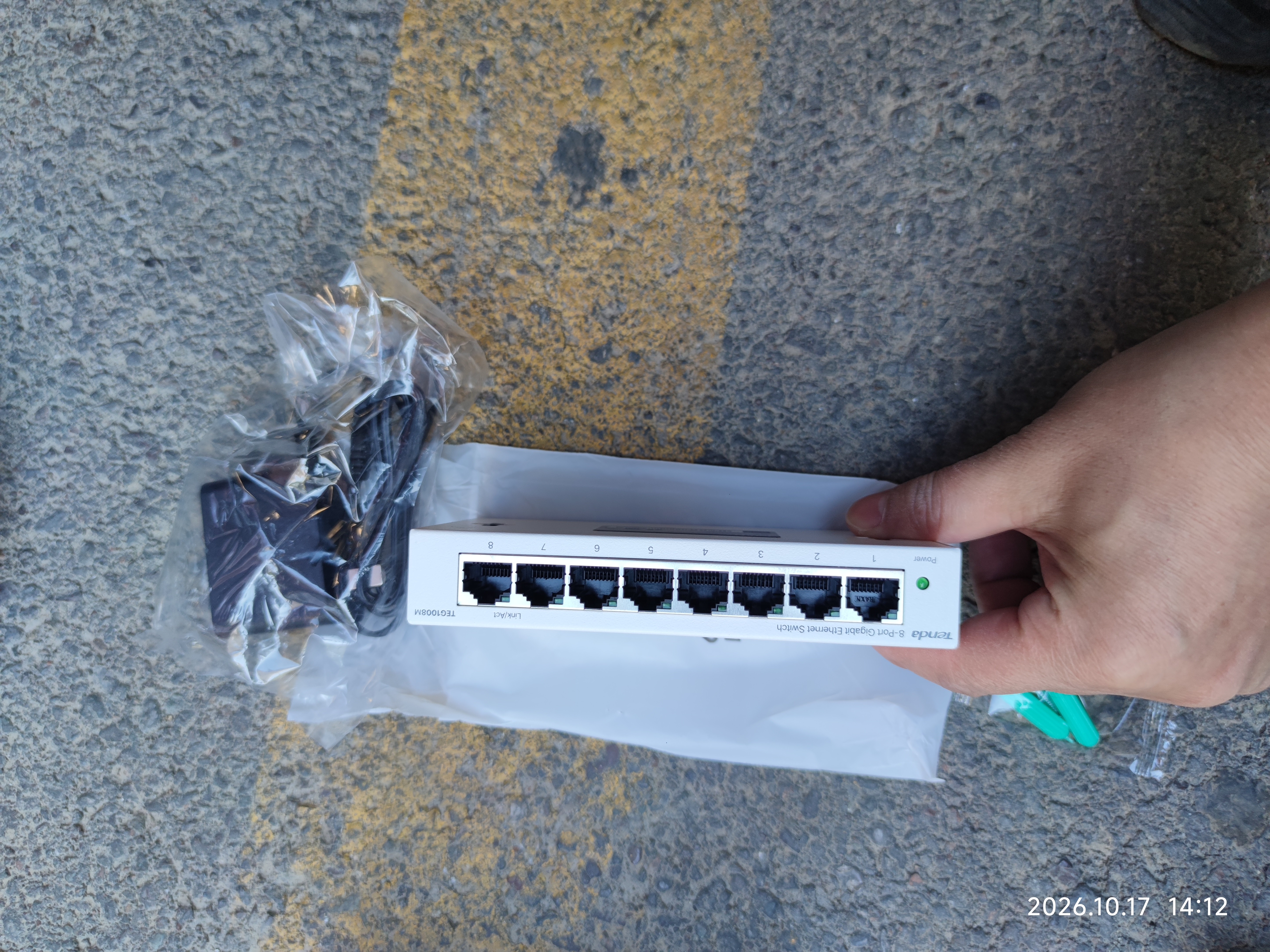 Tenda腾达8口千兆交换机 网络扩展器网线分线器 家用监控交换器分流器 白色钢壳升级TEG1008M 实拍图