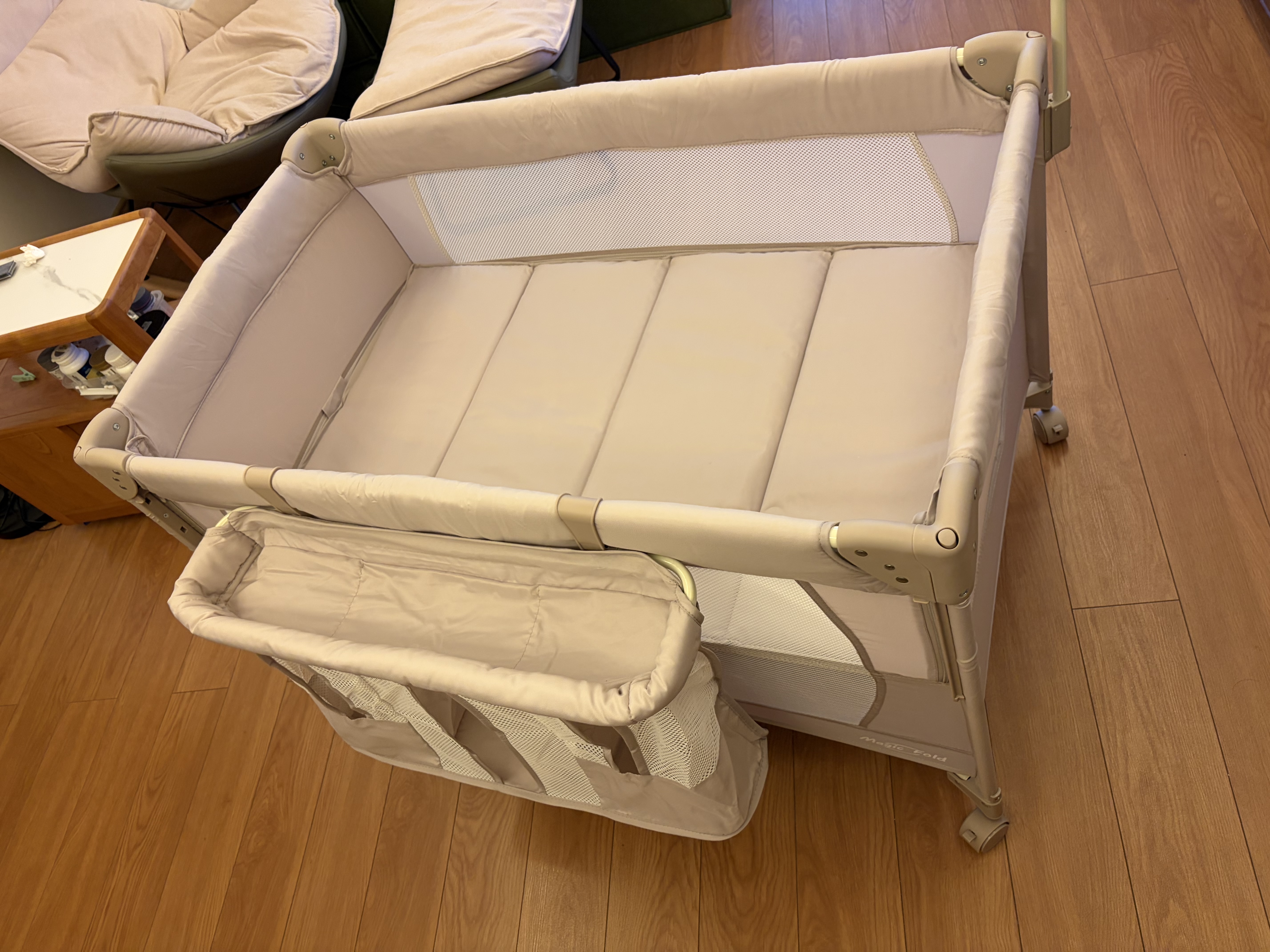 优乐博（ULOP）婴儿床可折叠可移动0-3岁宝宝床多功能婴儿床可升降婴儿拼接床 [蚊帐+置物袋+万向轮]一键折叠床标准款 婴儿用品实用新生儿见面礼物便携折叠婴儿床 实拍图