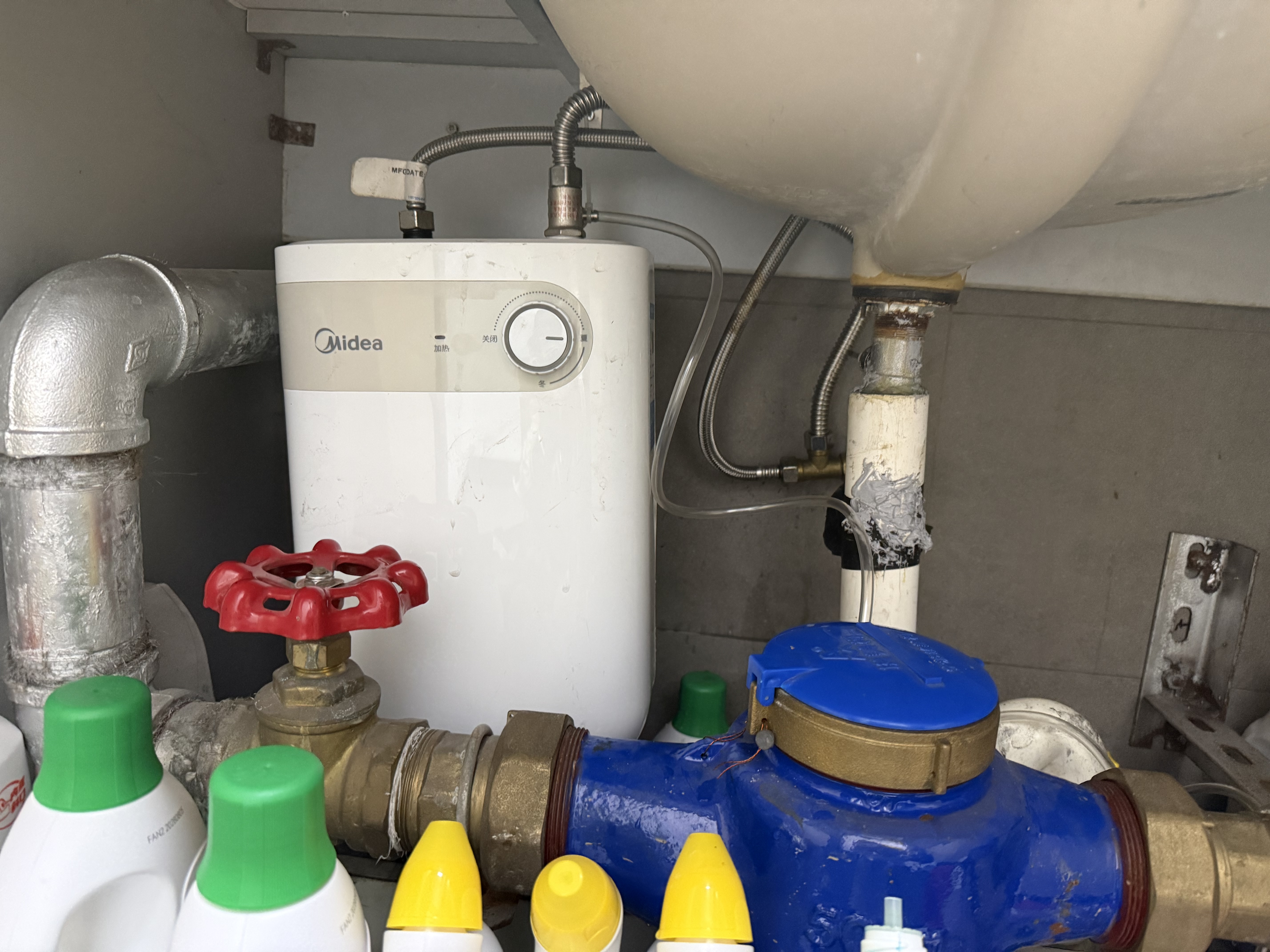 美的（Midea）【珐琅无缝内胆】5升储水式电热水器小厨宝家用洗碗洗菜安全1650W速热厨房台下热水宝F05-15A1(S) 实拍图