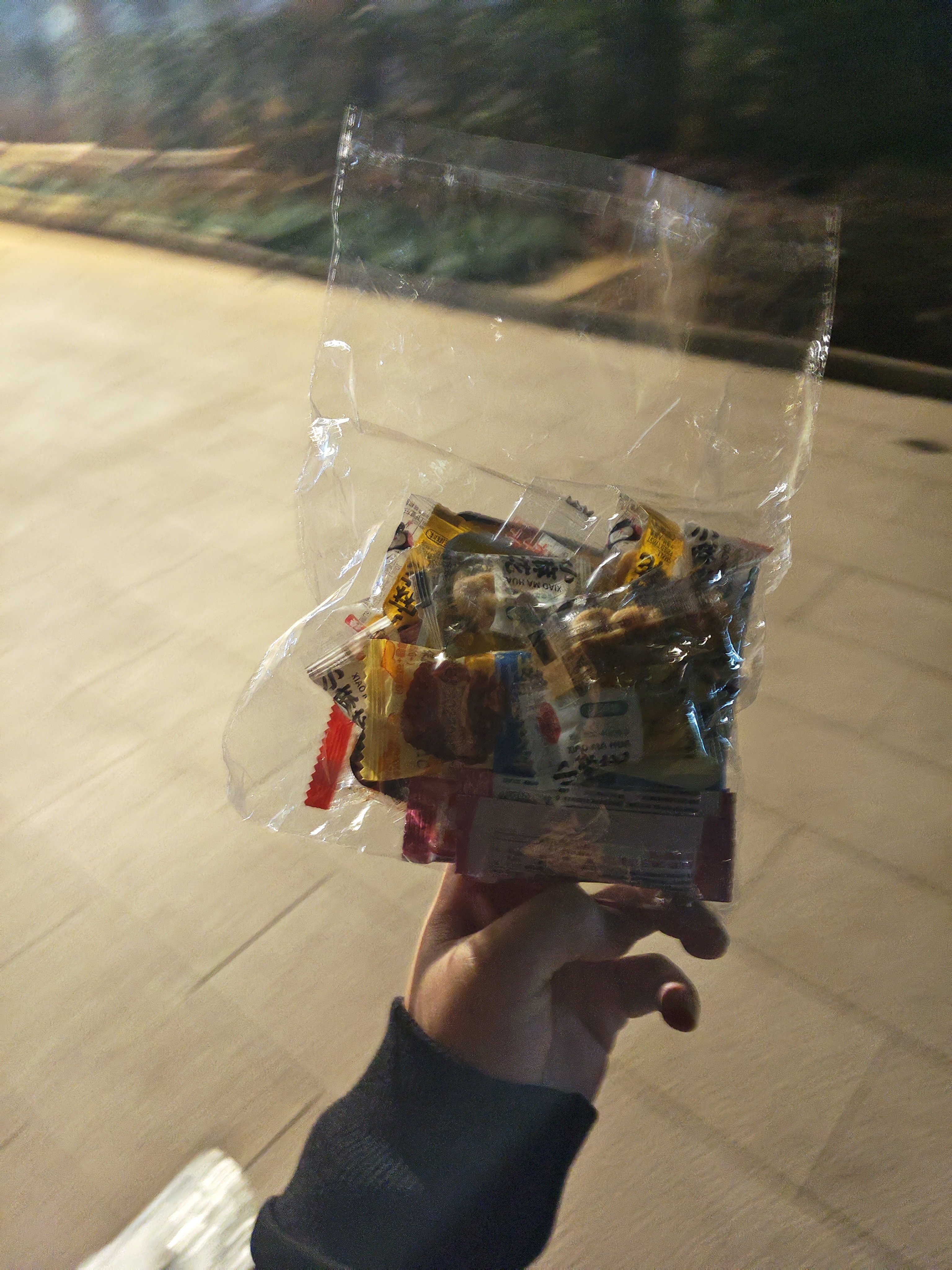 【零食大礼包】休闲零食辣条麻花肉脯素牛排组合装送人追剧 7款共21包【精装】 实拍图