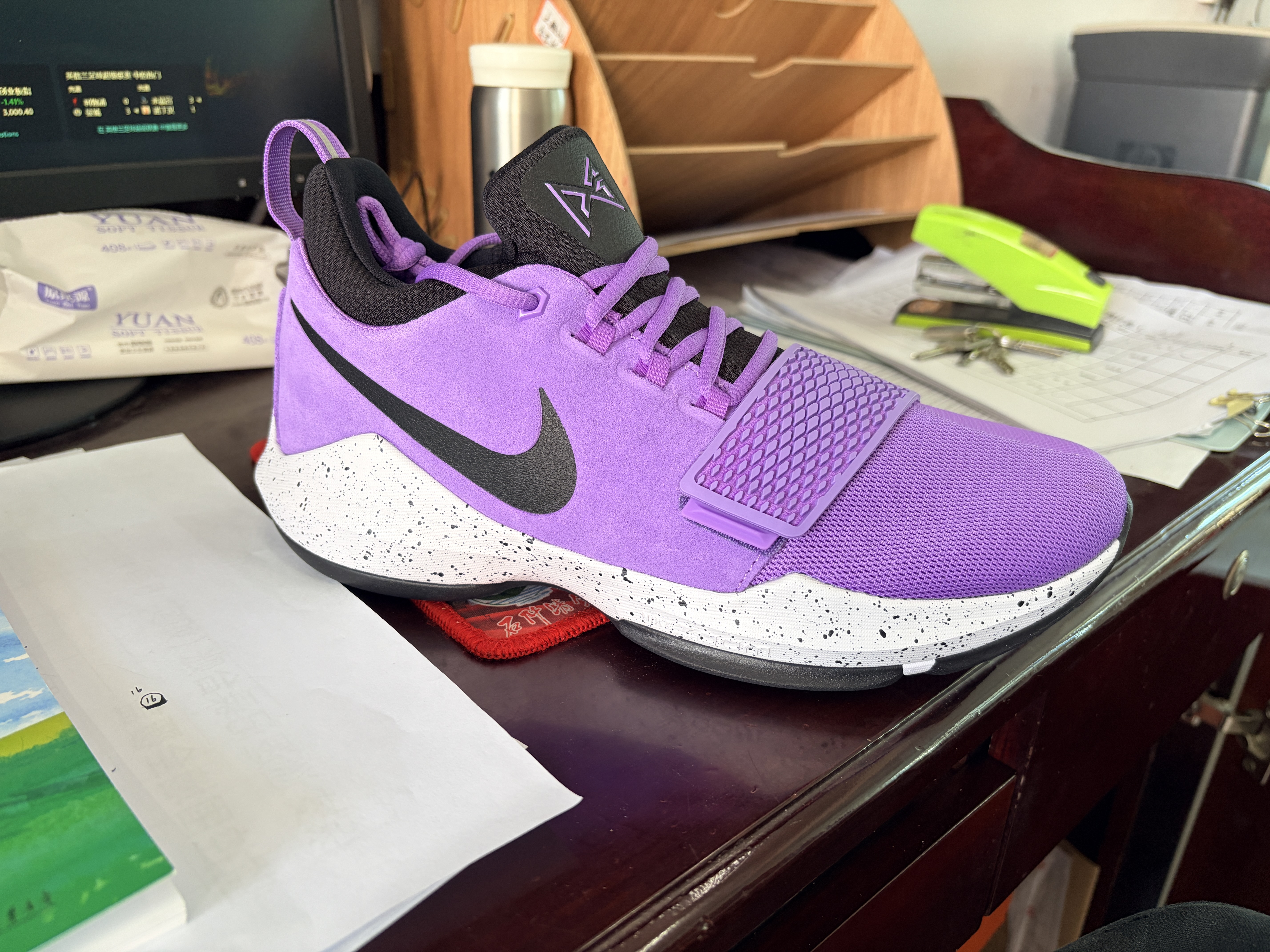 耐克泡椒男实战篮球鞋秋冬耐磨抗扭低帮轻便缓震NIKE PG 1 IV2869 500亮紫/黑/白/荷兰橙 42.5 实拍图