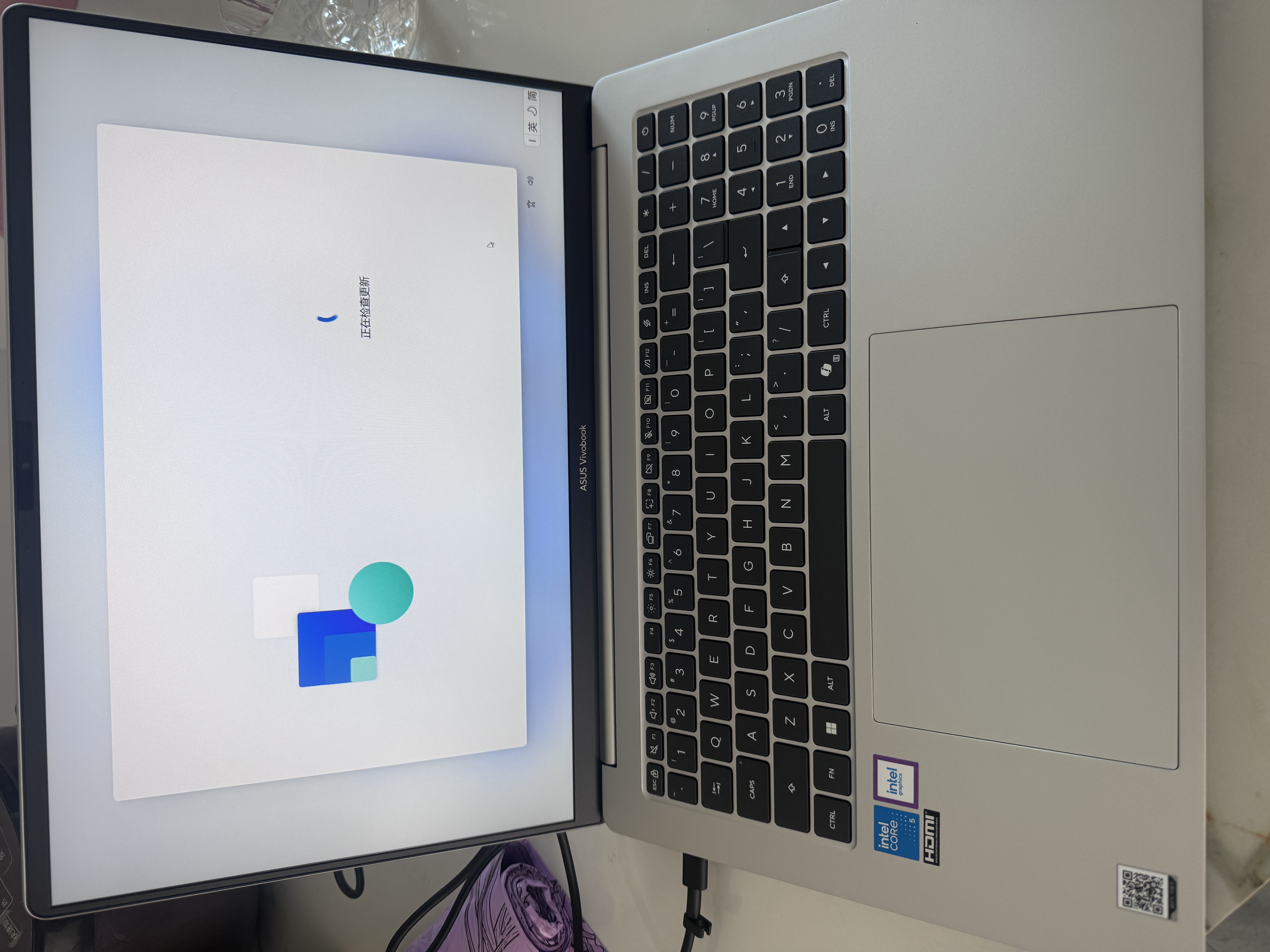 华硕（ASUS）华硕无畏16SE 2026 AI超轻薄商务笔记本电脑Core5 320 16G 512G 144hz高色域护眼屏+1号店鼠标套装 实拍图