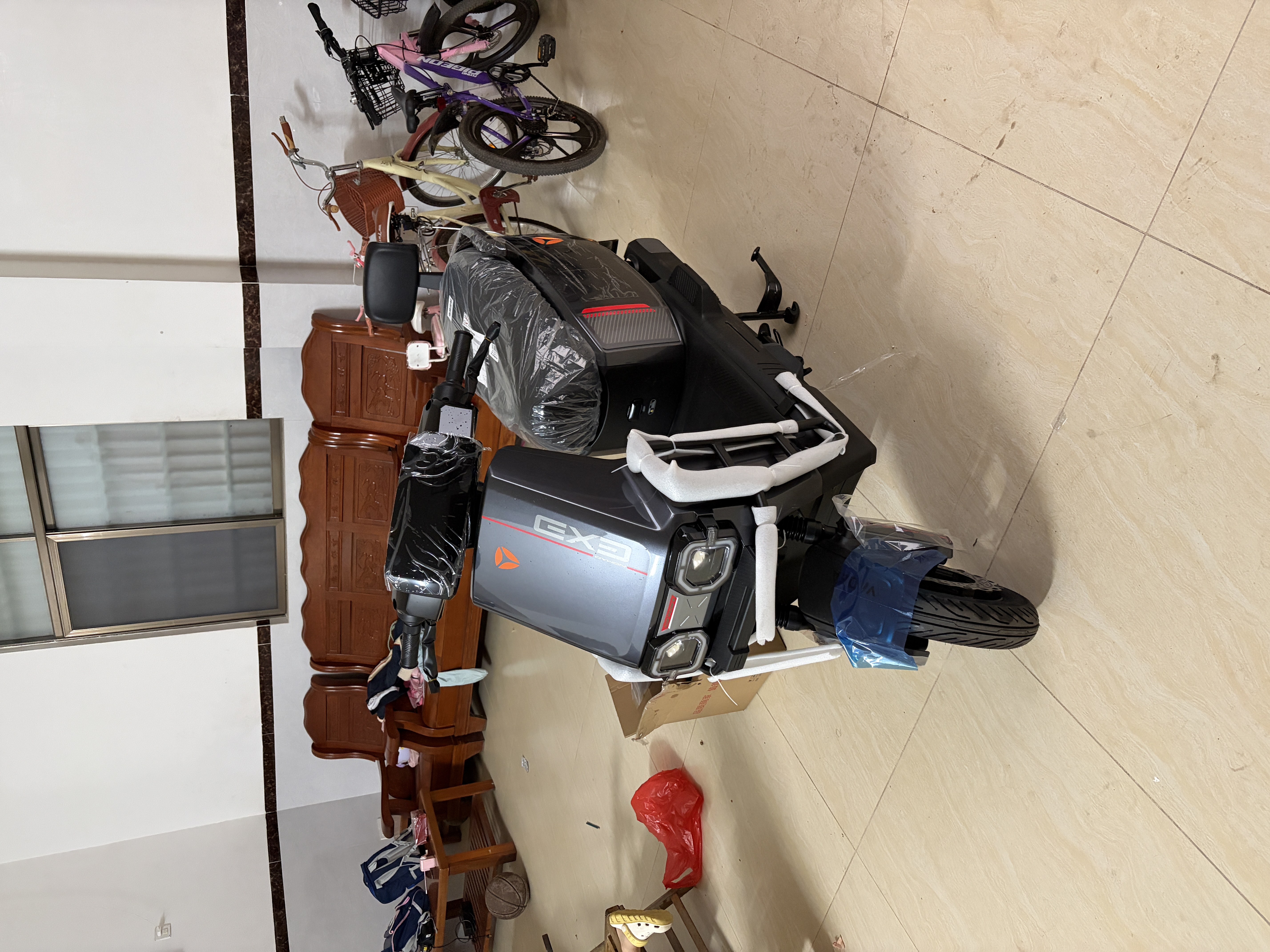 雅迪E30Plus电动摩托车【大动力】72V23Ah长续航1200W大动力高端外卖两轮电动车电瓶车黑色 实拍图
