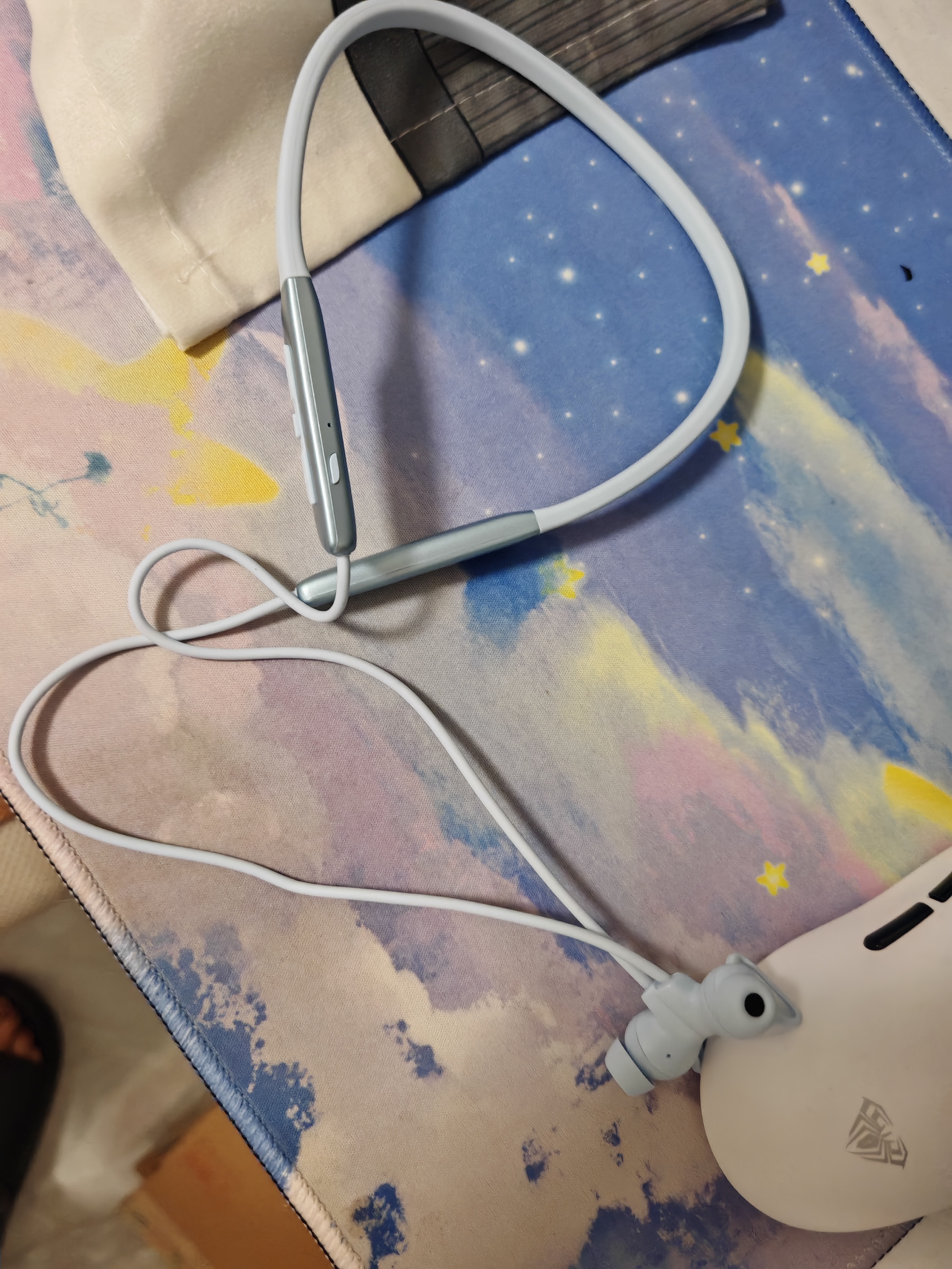 漫步者（EDIFIER）W280NB Pro 颈挂式主动降噪蓝牙耳机 磁吸设计 45dB降噪 适用苹果华为小米OPPO手机 冰川蓝 实拍图
