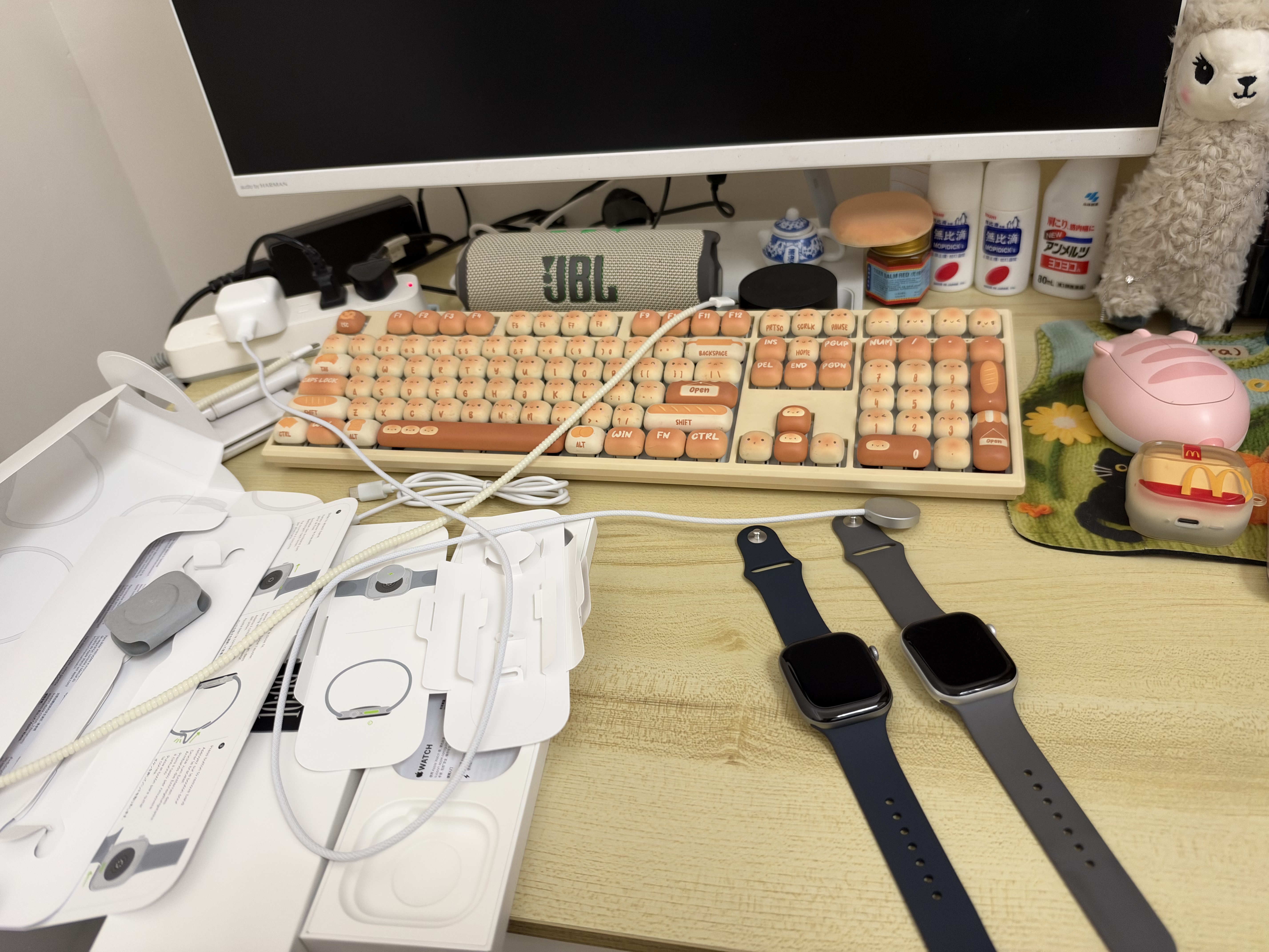 Apple/苹果/苹果 Watch Series 12 智能手表GPS款46毫米深空灰色铝金属表壳海军蓝色运动型表带S/M MJFE4CH/B 实拍图