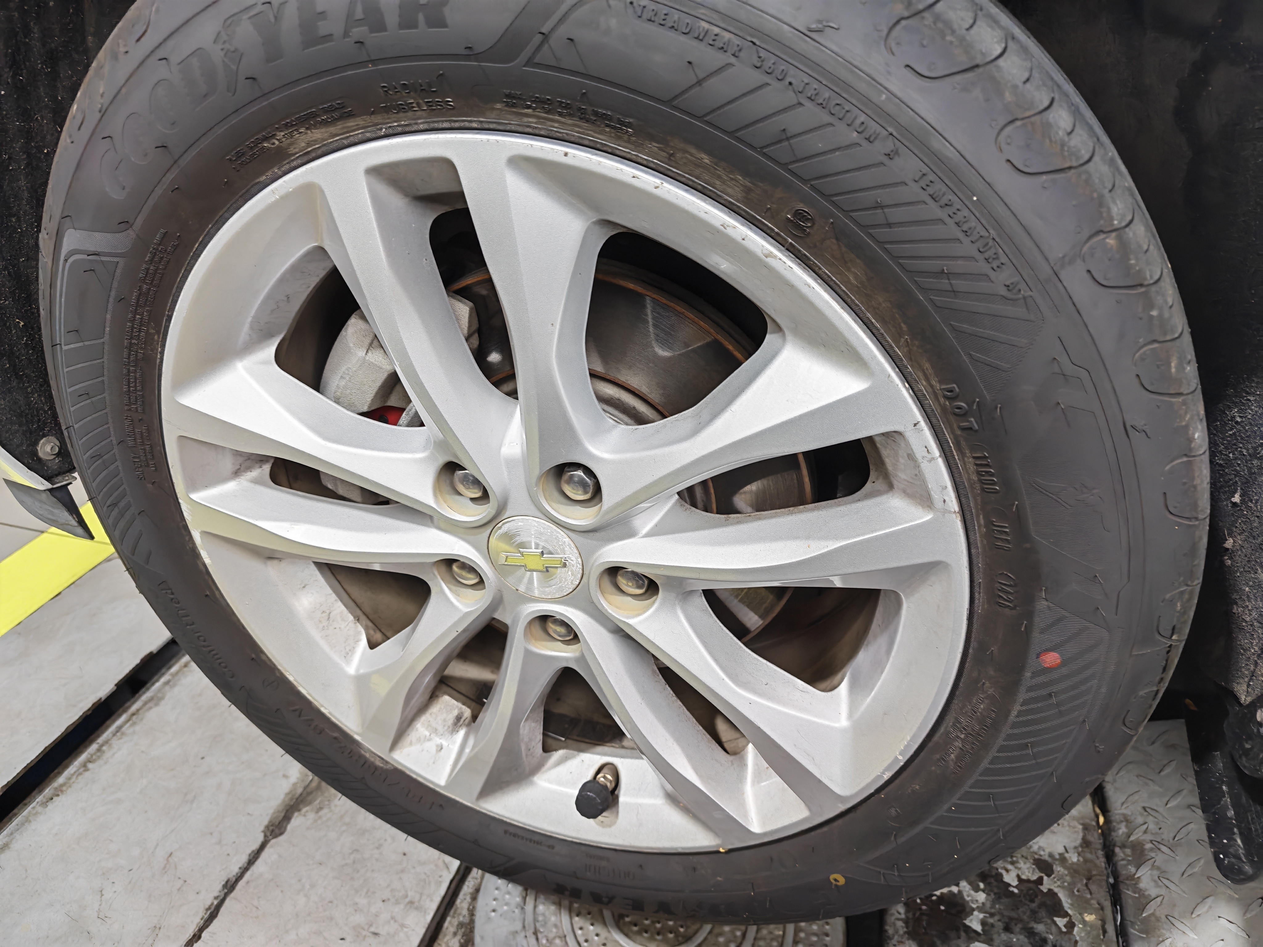 固特异（Goodyear）汽车轮胎 225/55R17 97V ACT 御乘三代 原配迈腾(ICE/PHEV) 实拍图