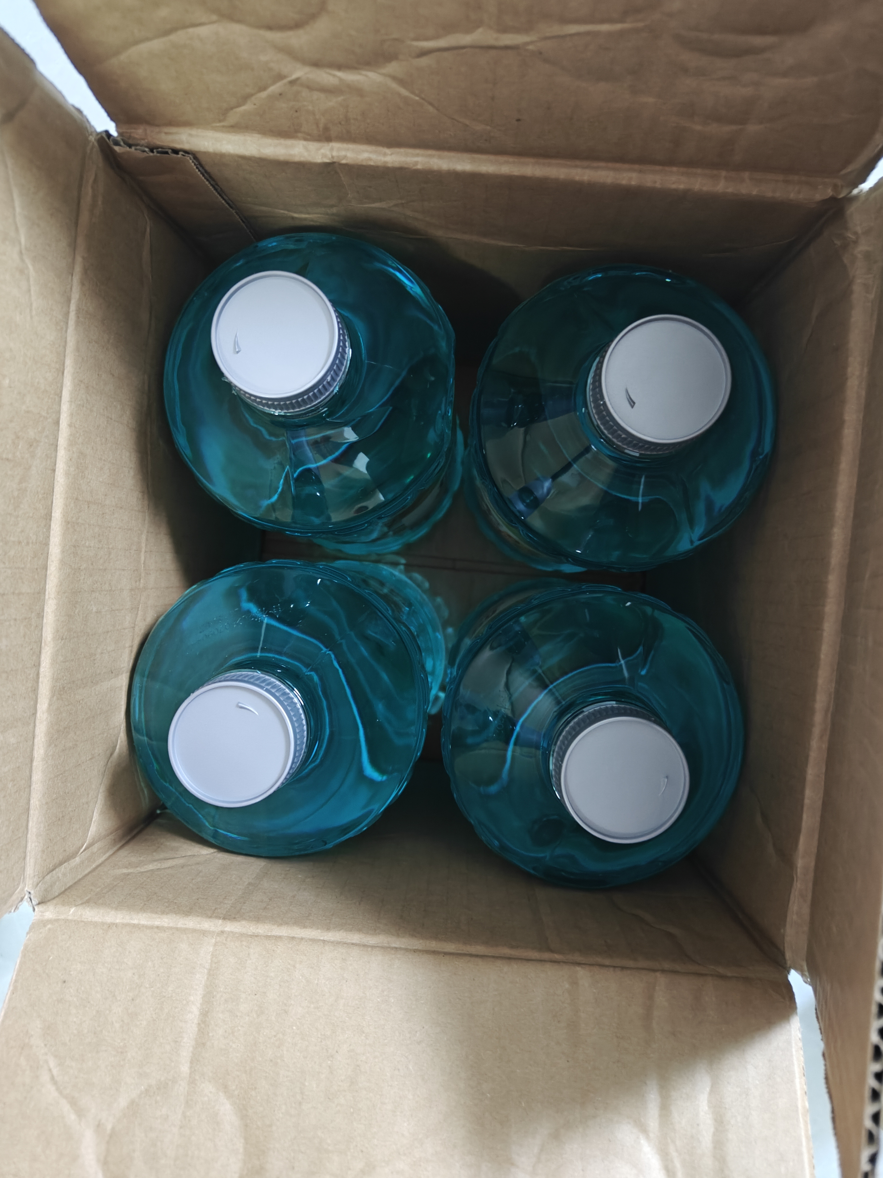 龟牌（Turtle Wax）百万好评硬壳玻璃水0度汽车强力去污去油膜除虫胶雨刮水2L*4瓶 实拍图