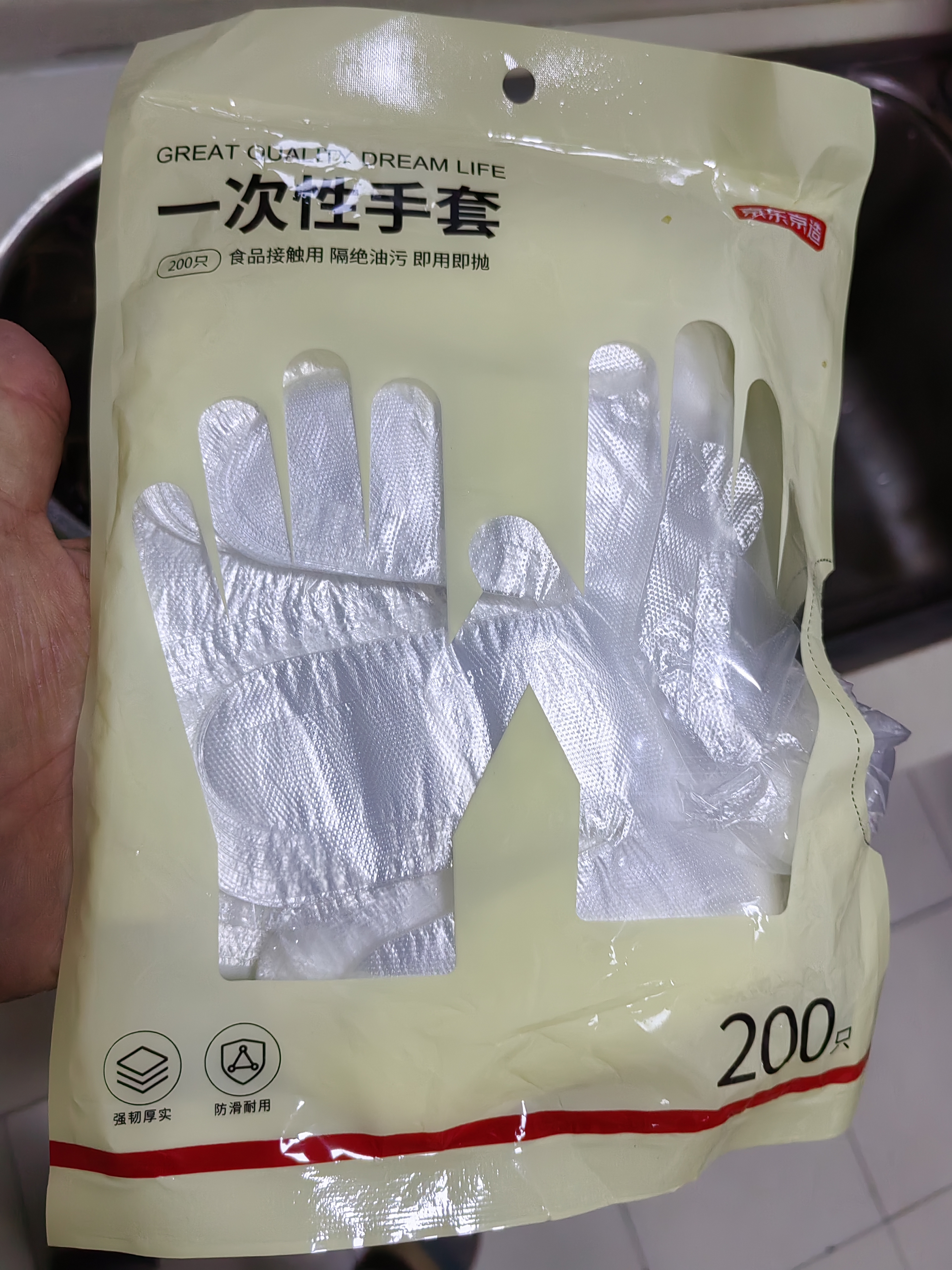 京东京造 一次性手套 食品级加厚PE手套 龙虾烧烤露营家用餐饮【200只】 实拍图