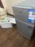 奥克斯（AUX）小冰箱家用小型迷你冷藏冷冻两用出租房宿舍用节能省电寝室办公室电冰箱 【净化去味】126银色【高效保鲜 铜管速冷】22L 实拍图