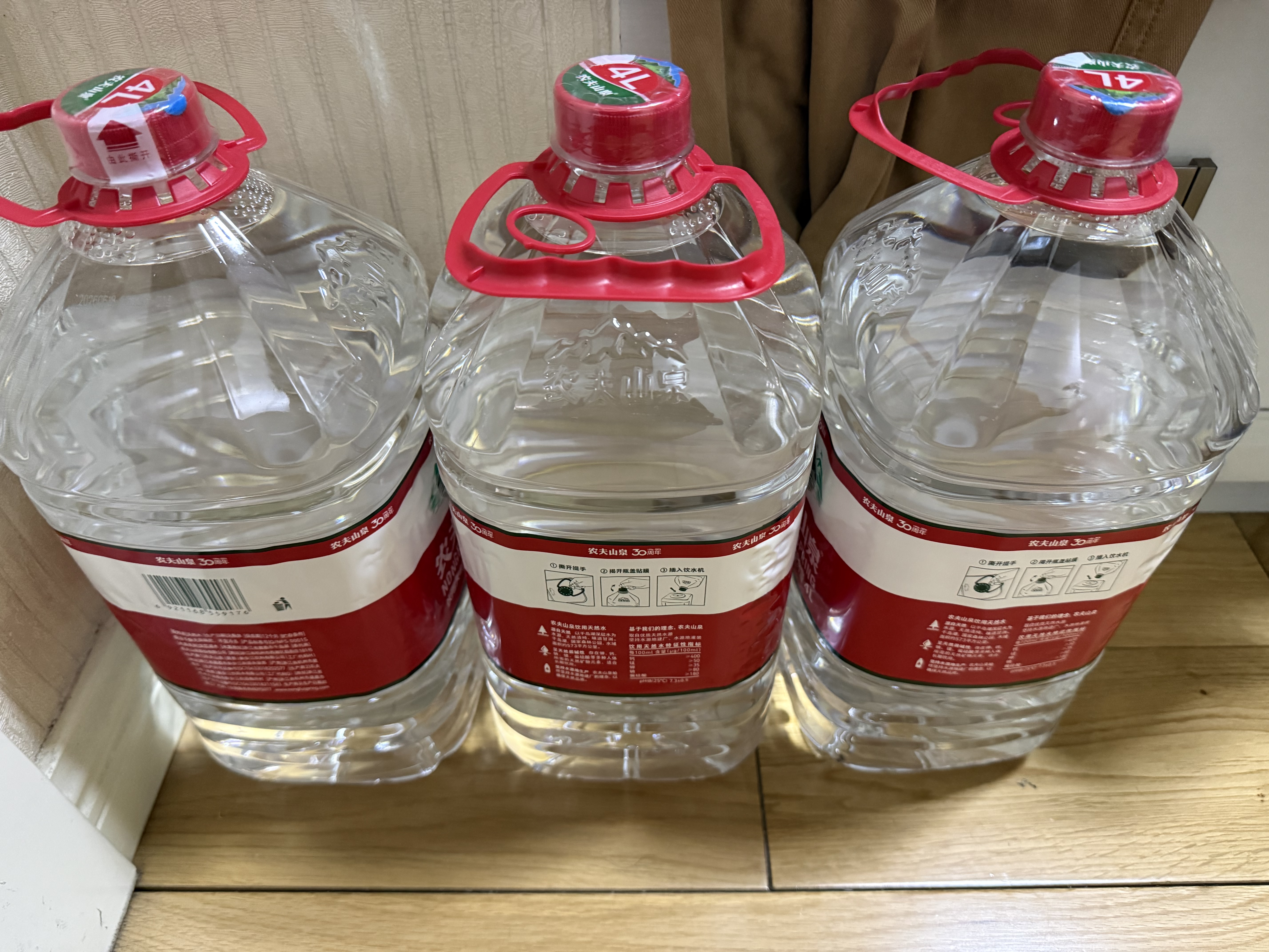 农夫山泉饮用天然水4L*4桶 纸箱塑膜随机发货大桶装 家用桶装水 实拍图
