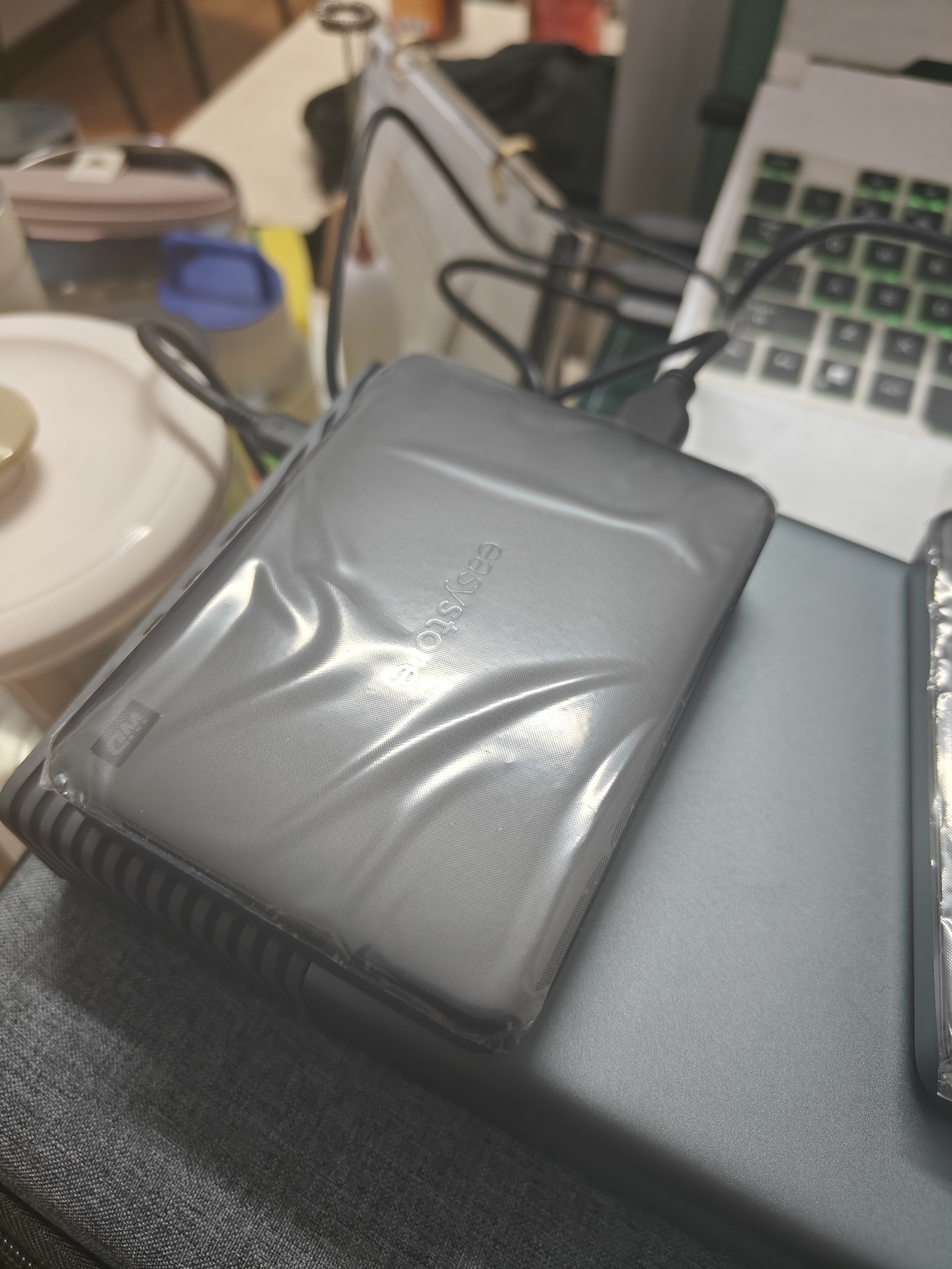 西部数据（WD）移动硬盘4TB USB3.0 easystore系列 2.5英寸 机械硬盘 笔记本电脑外接 外置备份 大容量家庭存储 实拍图