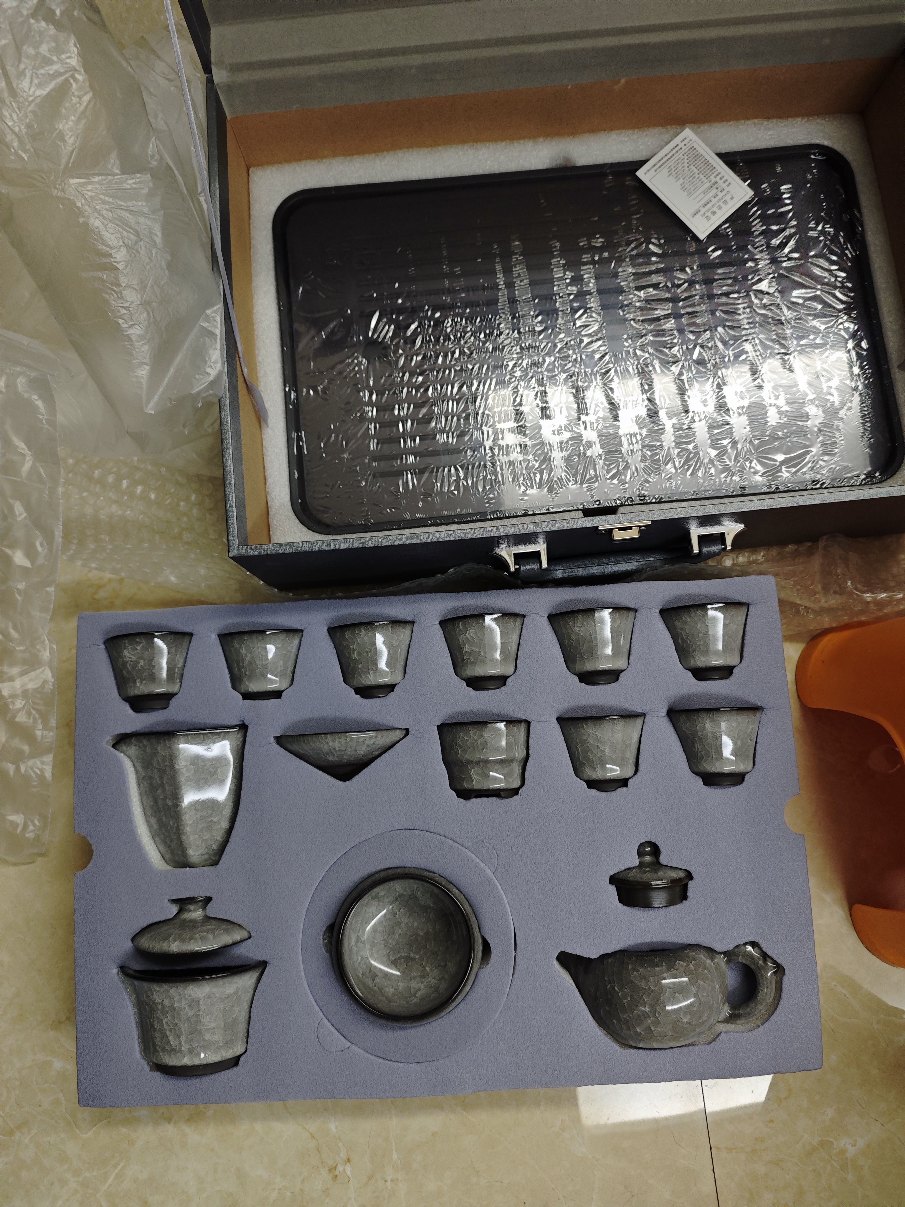 康乐品 黑冰釉茶具套装 整套家用陶瓷冰裂釉泡茶壶茶杯遇水冰花功夫茶具 千川(盘)+黑冰盖碗茶壶14头【礼盒装】 实拍图