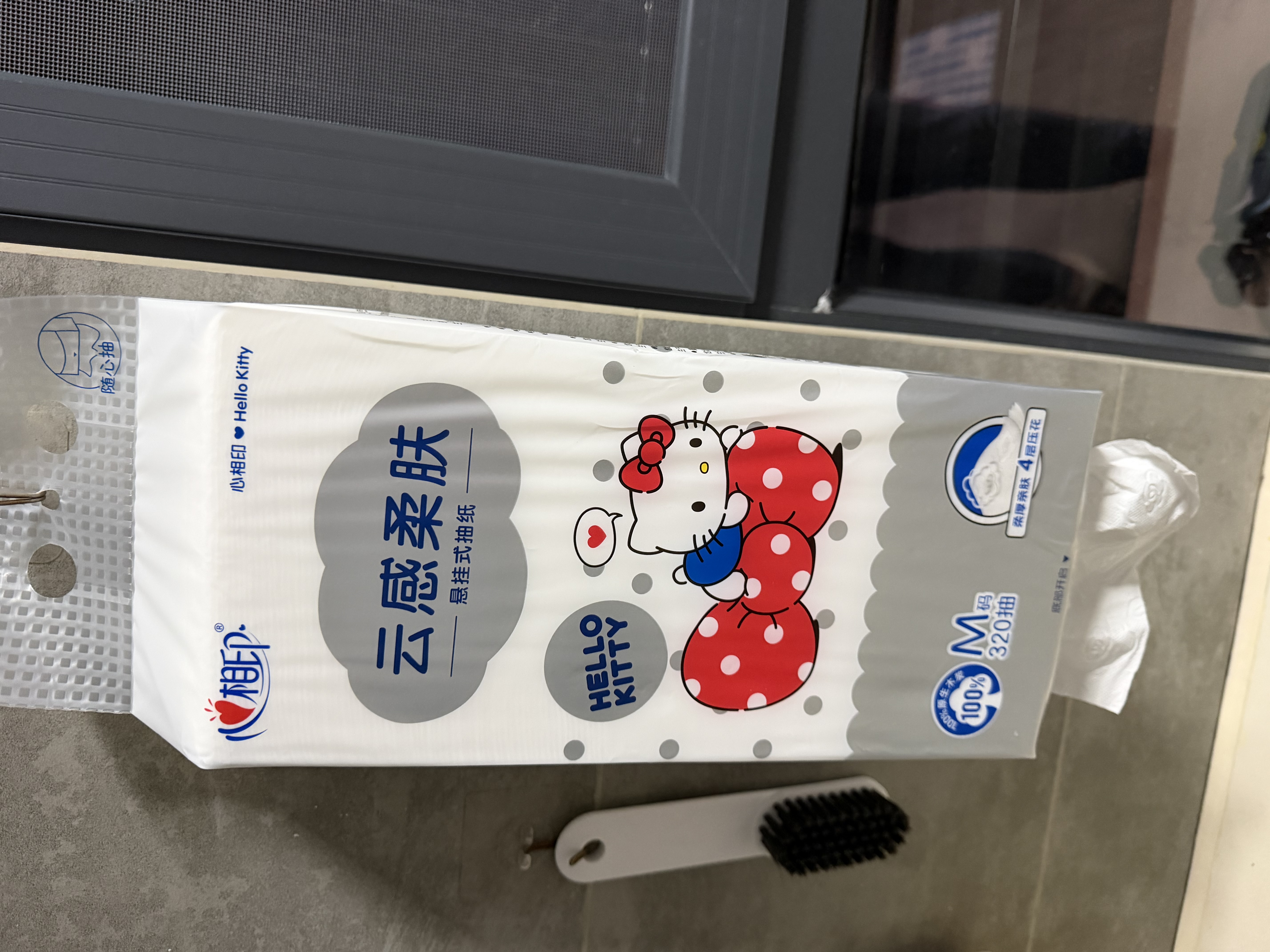 心相印悬挂式抽纸 4层320抽*4提 云感柔肤三丽鸥凯蒂猫款 挂抽纸巾箱装 实拍图