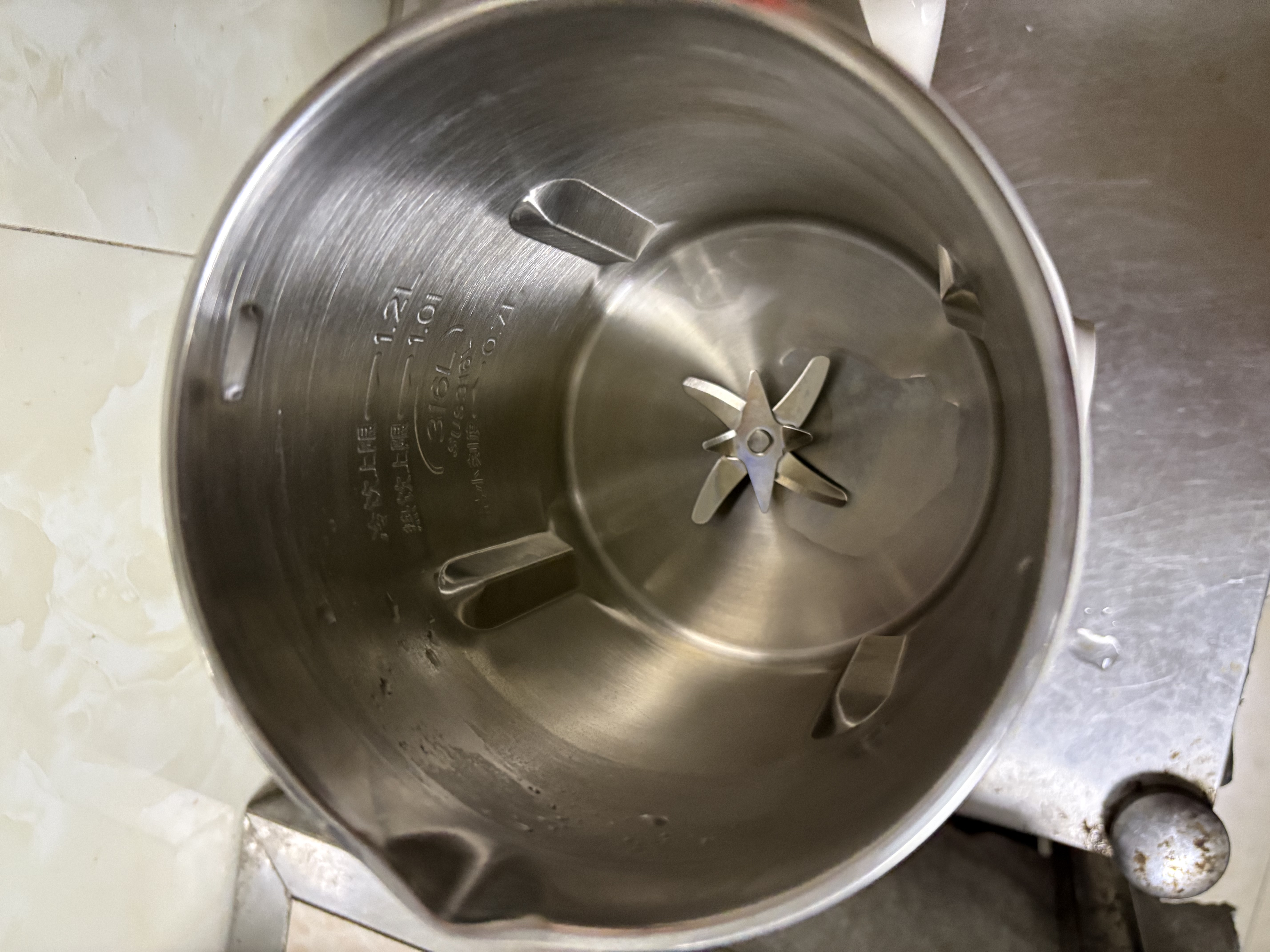 美的（Midea）豆浆破壁机1.2L大容量2-5人 隔音罩免扰家用全自动免煮免洗新款 多功能一体榨汁料理机X99 实拍图