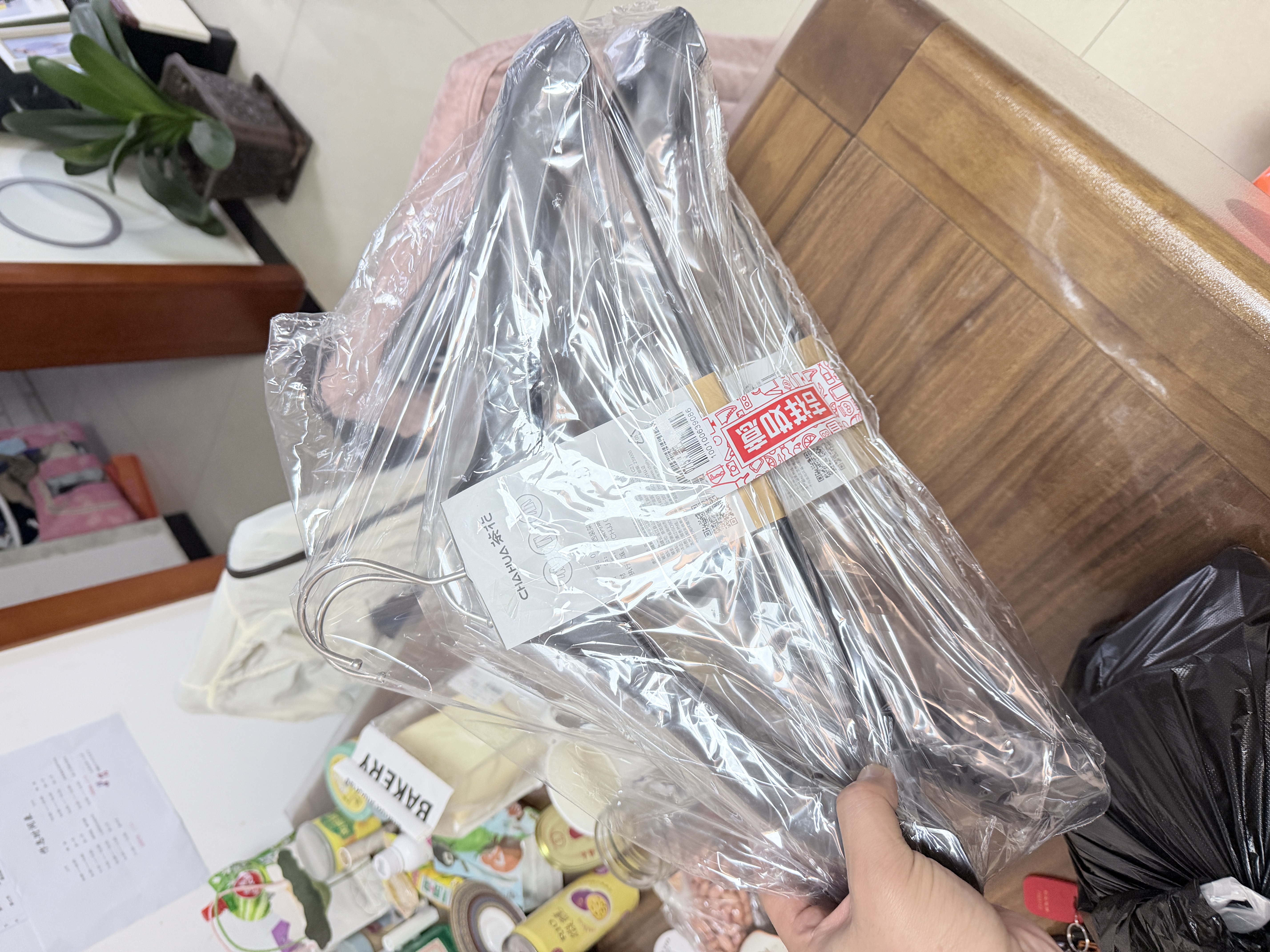 茶花大衣架 宽肩无痕晾衣架子 衣服挂架晒衣撑 西服衣挂加粗 3只 实拍图