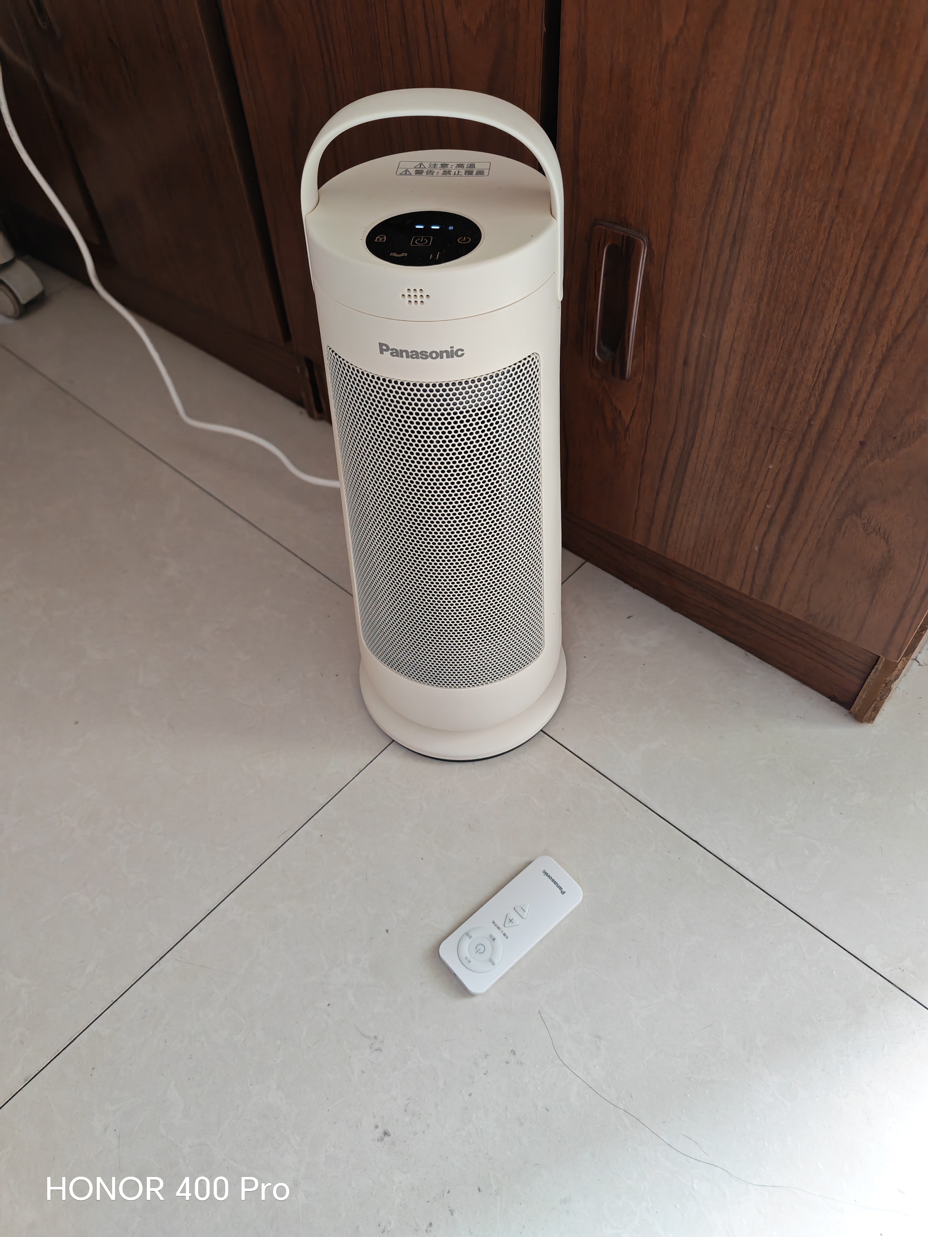 松下（Panasonic）【暖暖塔】暖风机石墨烯取暖器家用电暖器办公室卧室电暖气速热摇头小型遥控电热风DS-P2079CW 实拍图