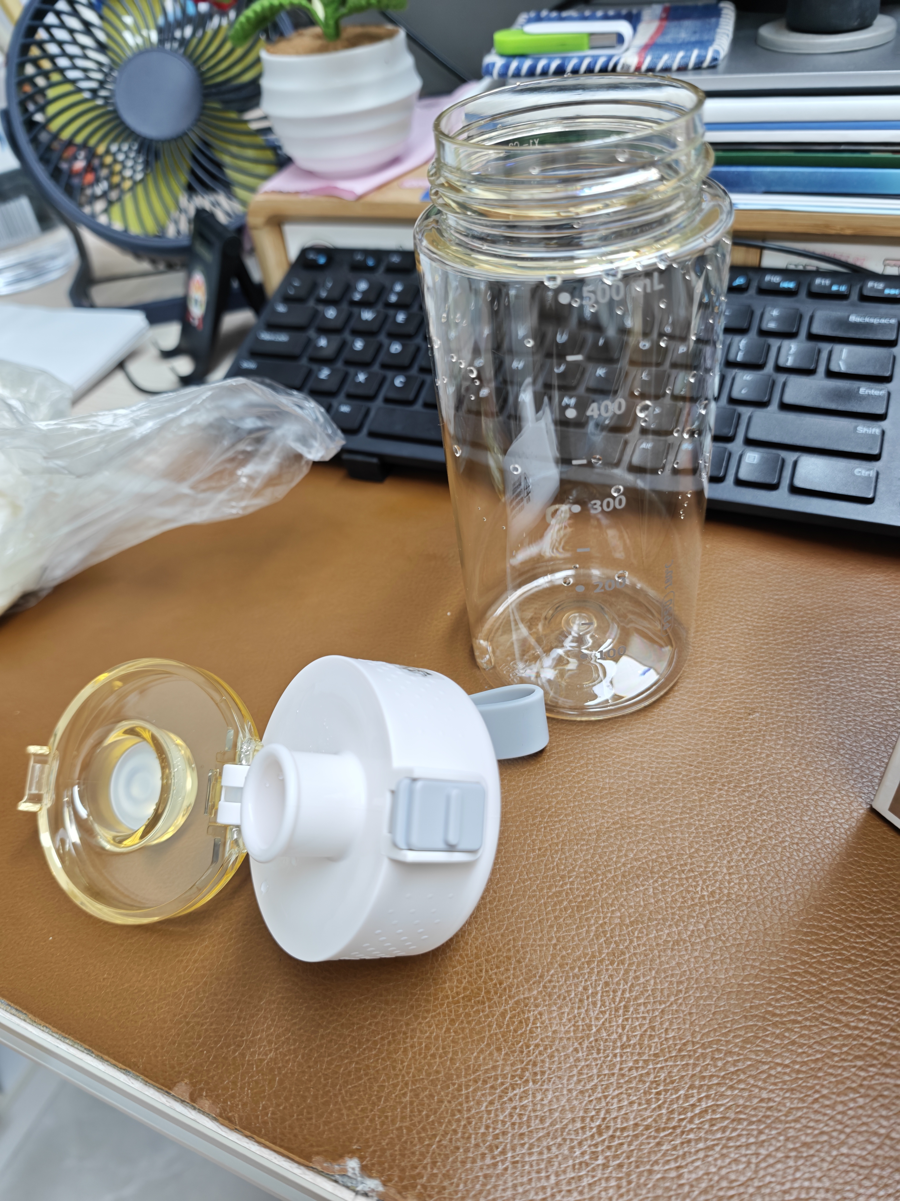 京东京造 水杯 运动大容量儿童吸管杯子学生 【PPSU黄金树脂】轻盈白550mL 实拍图