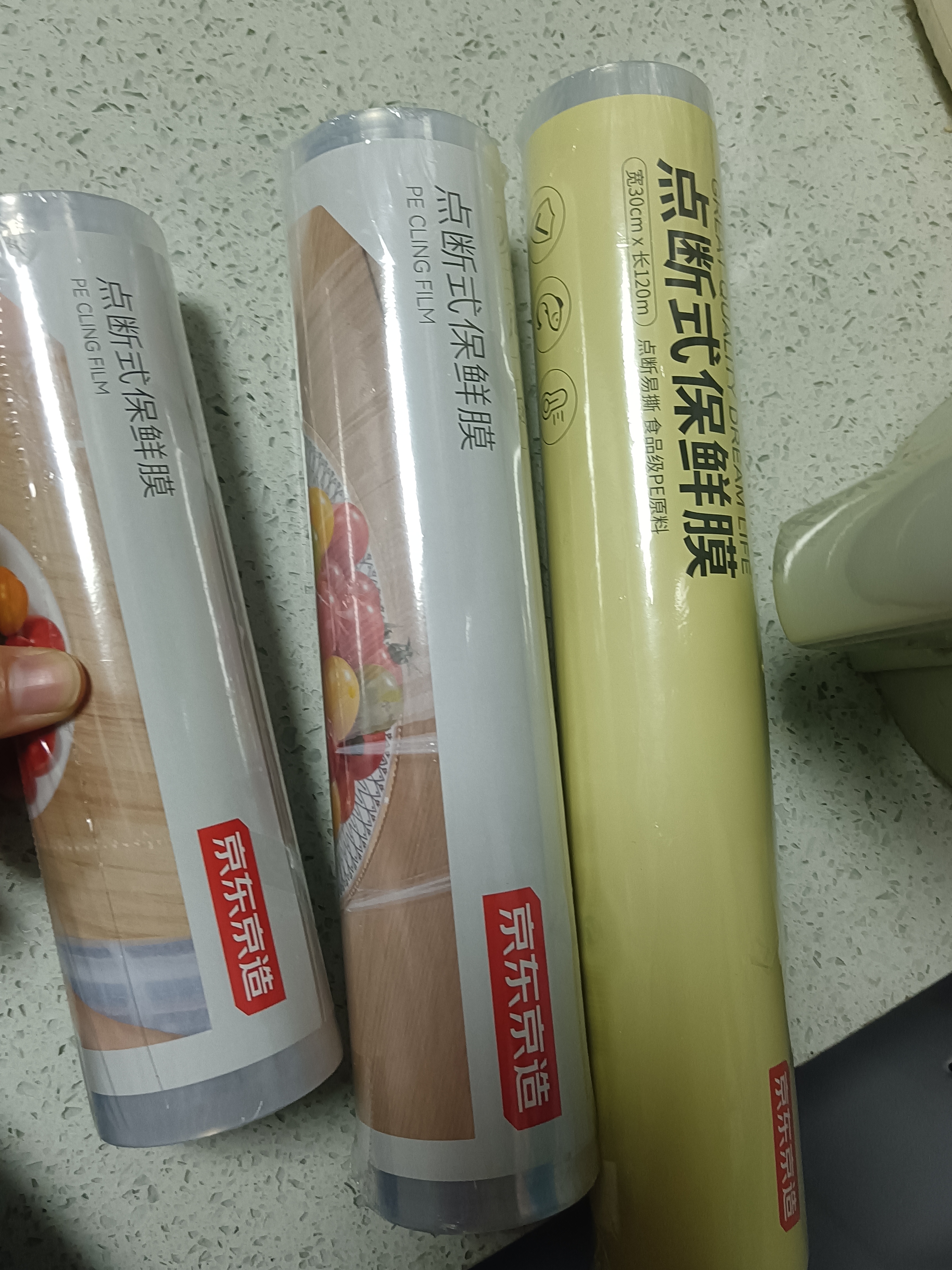 京东京造免刀撕点断式保鲜膜中号食品级冰箱微波炉适用160米【可撕640次】 实拍图